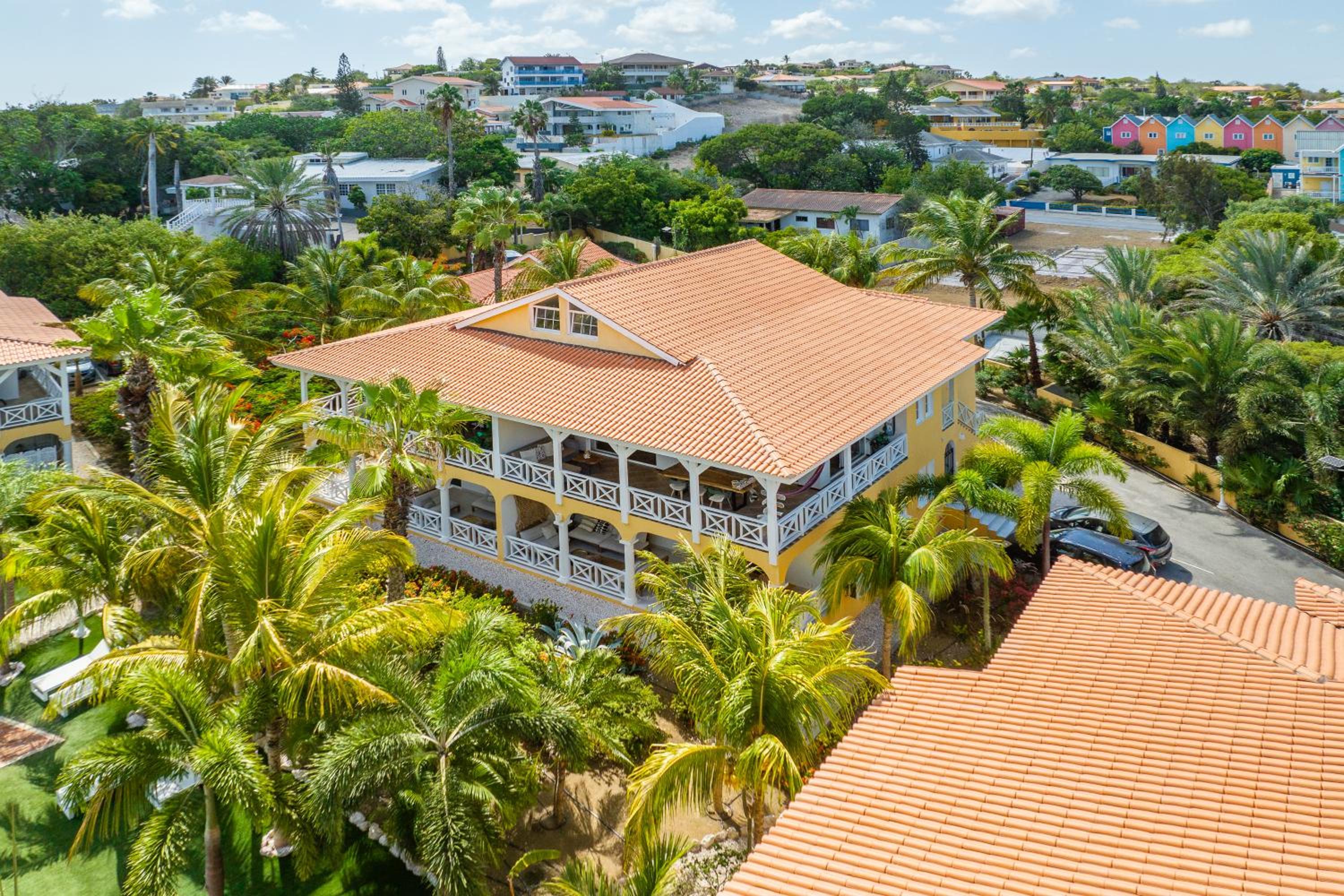 Penthouse Tropicana 6 persons gated penthouse with pool