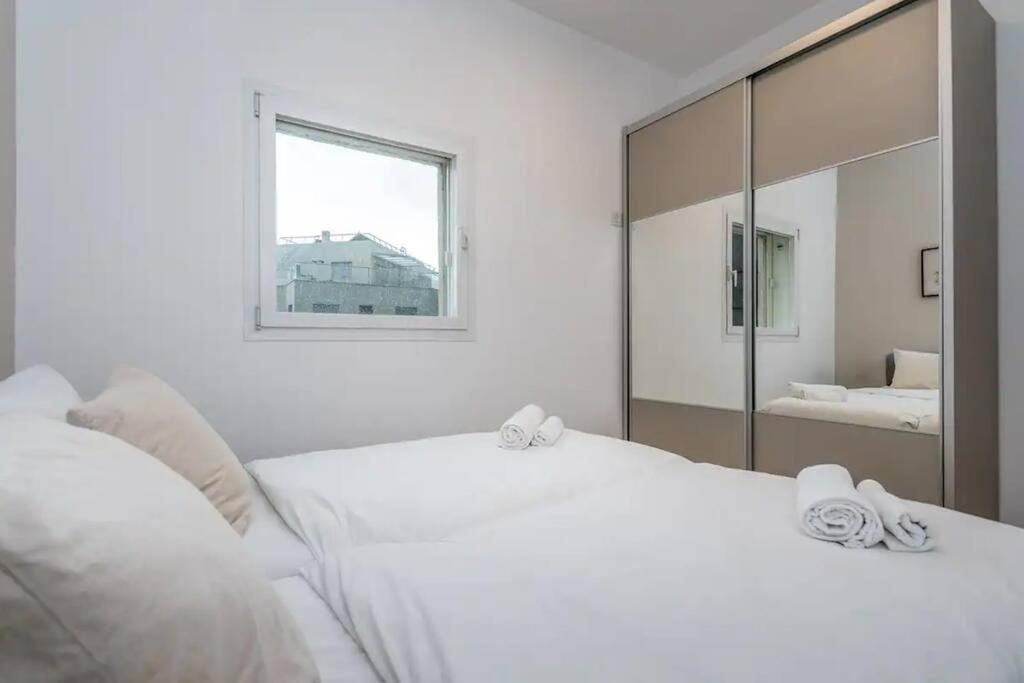Ben Yehuda and Sea - 2BR view 5