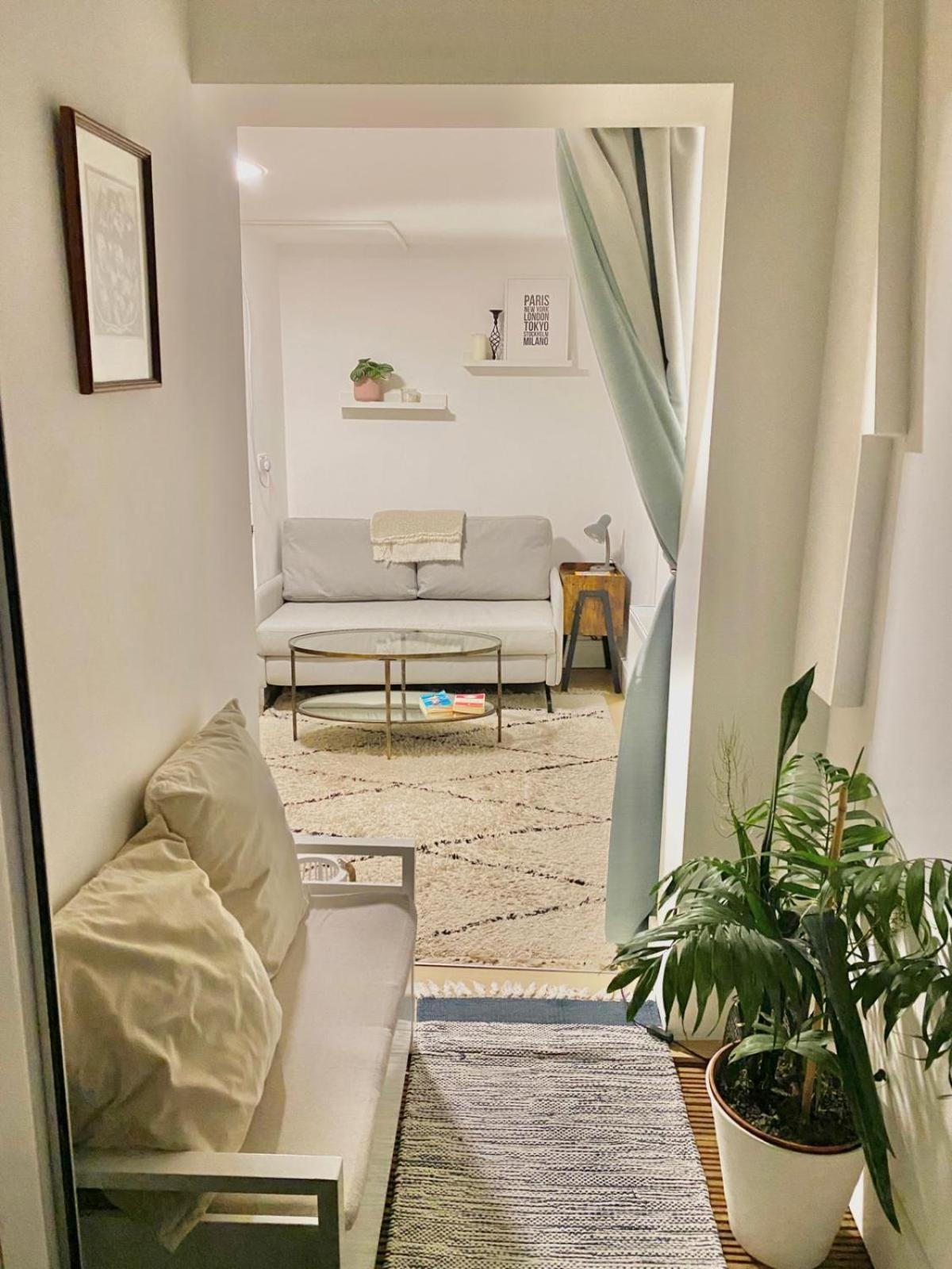Modern flat & balcony in historic West Kensington