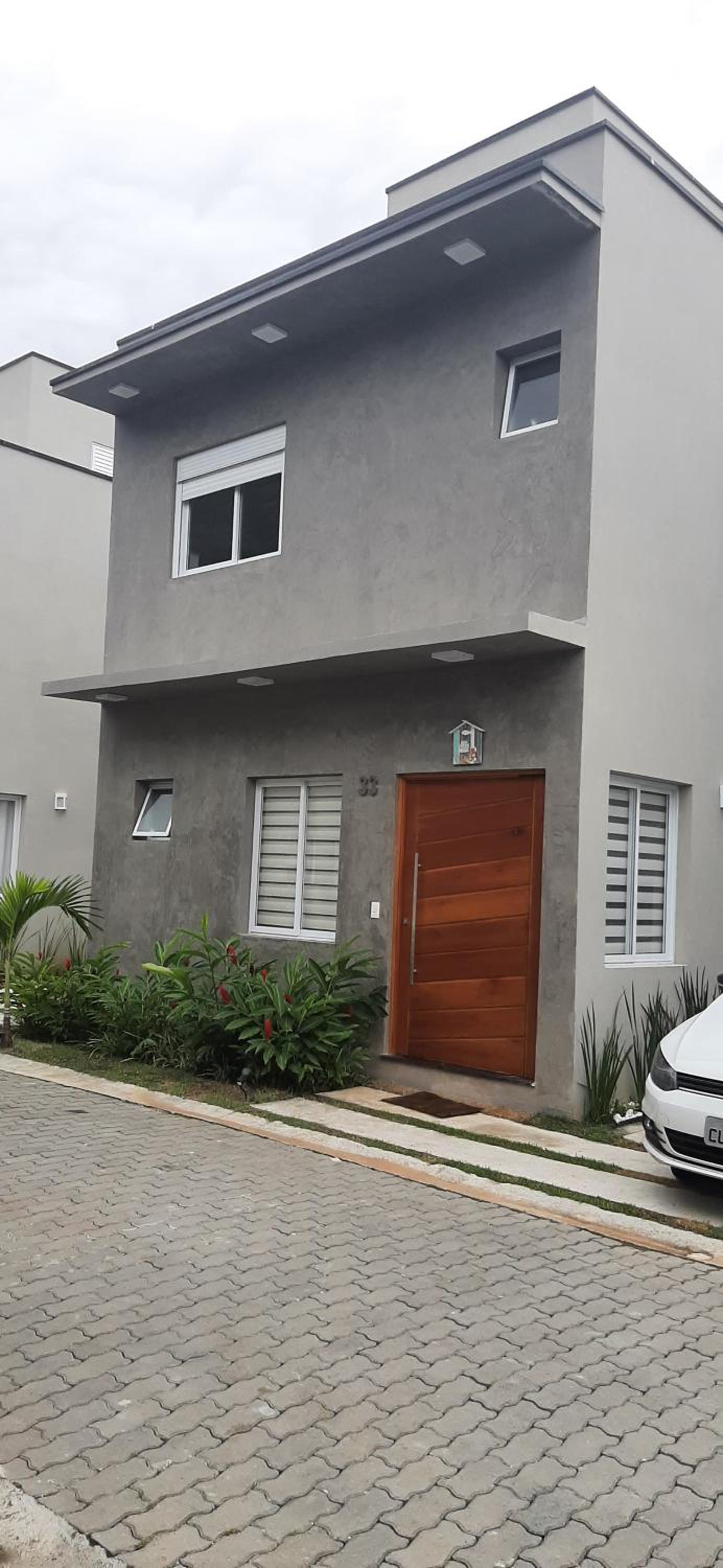Casa em condomínio fechado com piscina privativa a 200m da praia