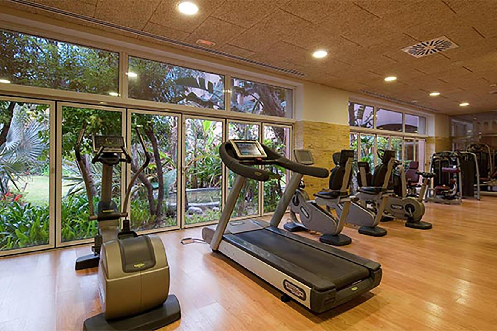 Estepona West Beachfront Apartment JANINE