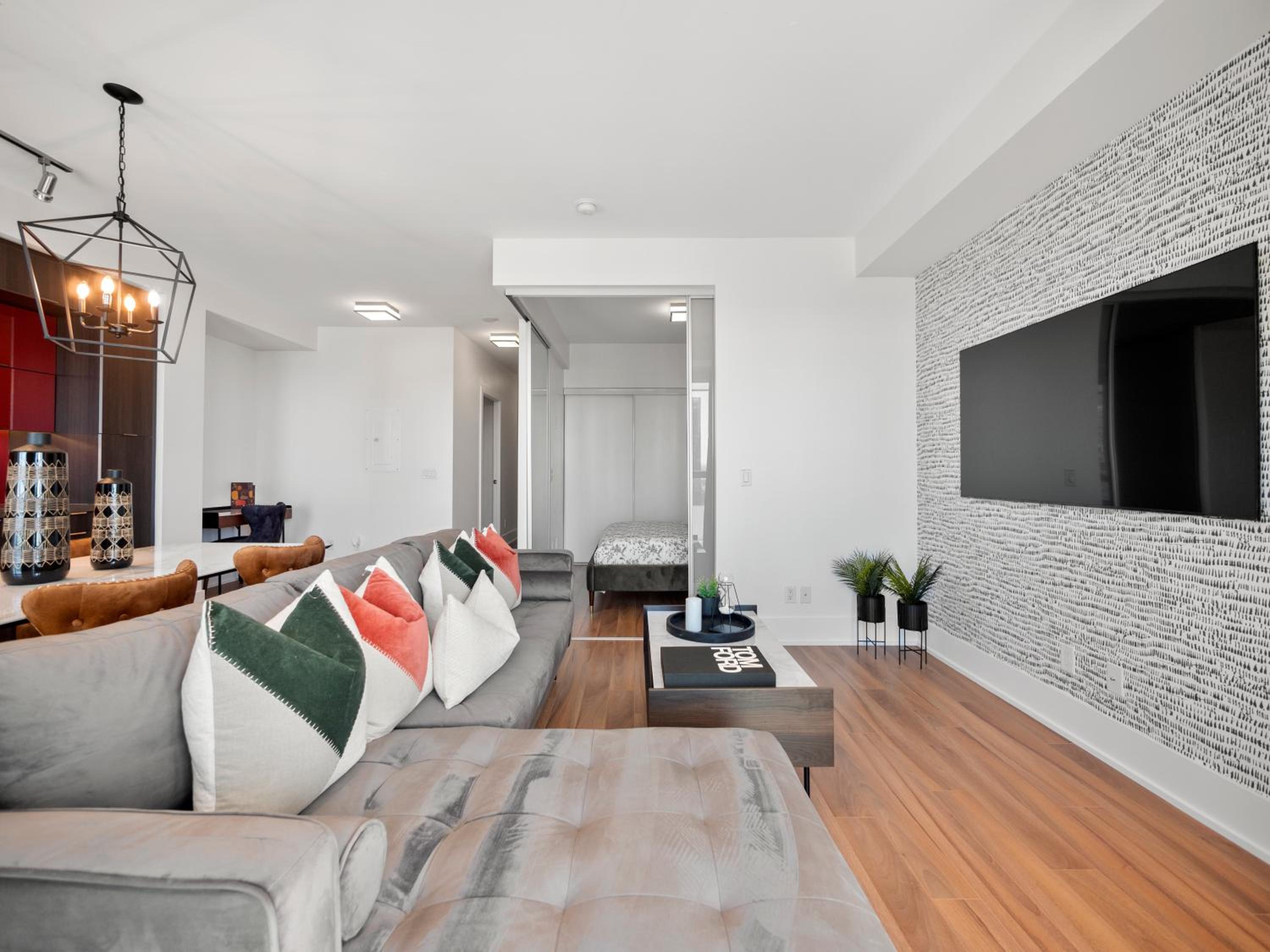 Stylish One Bedroom Suite - Entertainment District Toronto