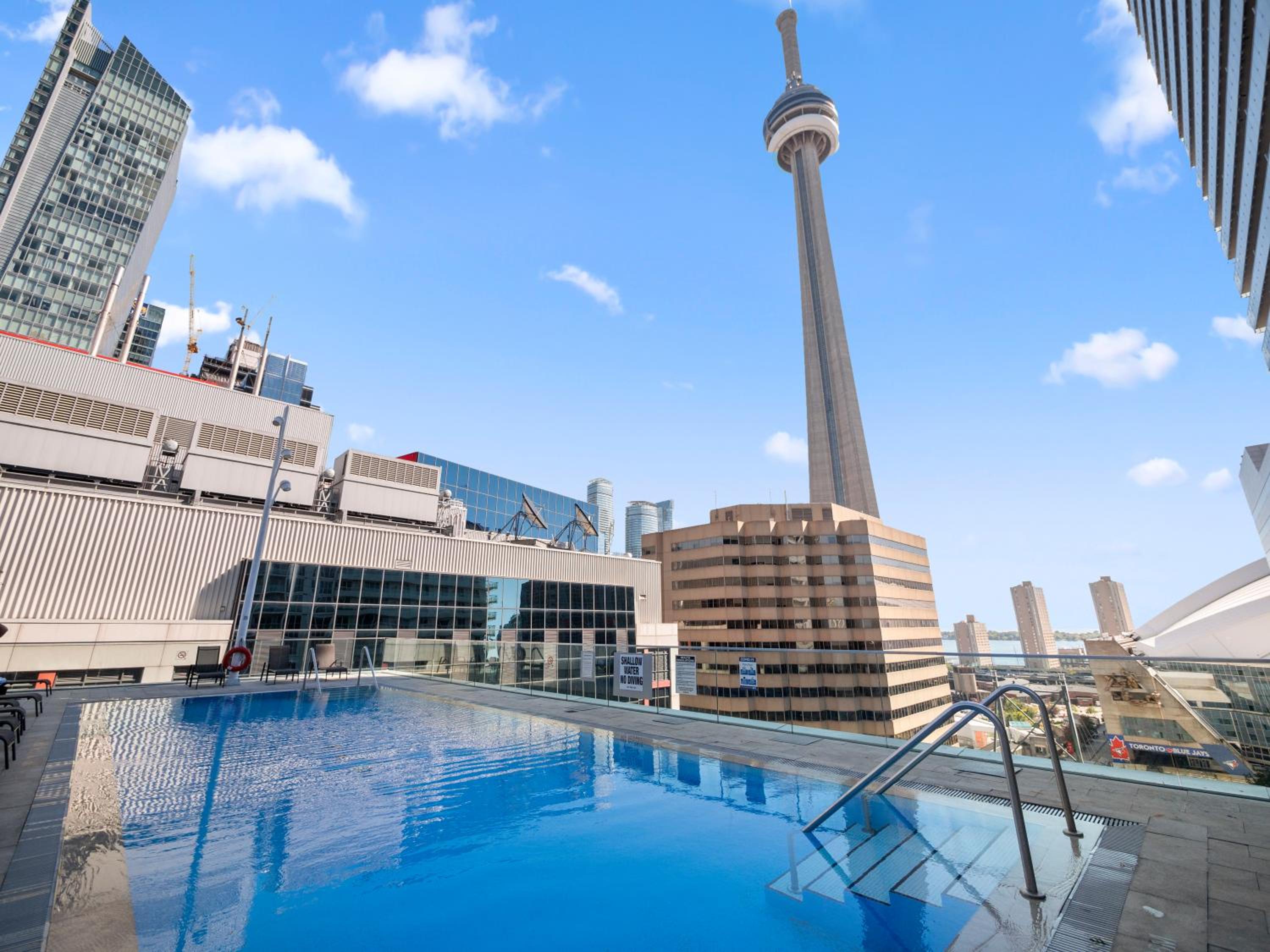 Stylish One Bedroom Suite - Entertainment District Toronto
