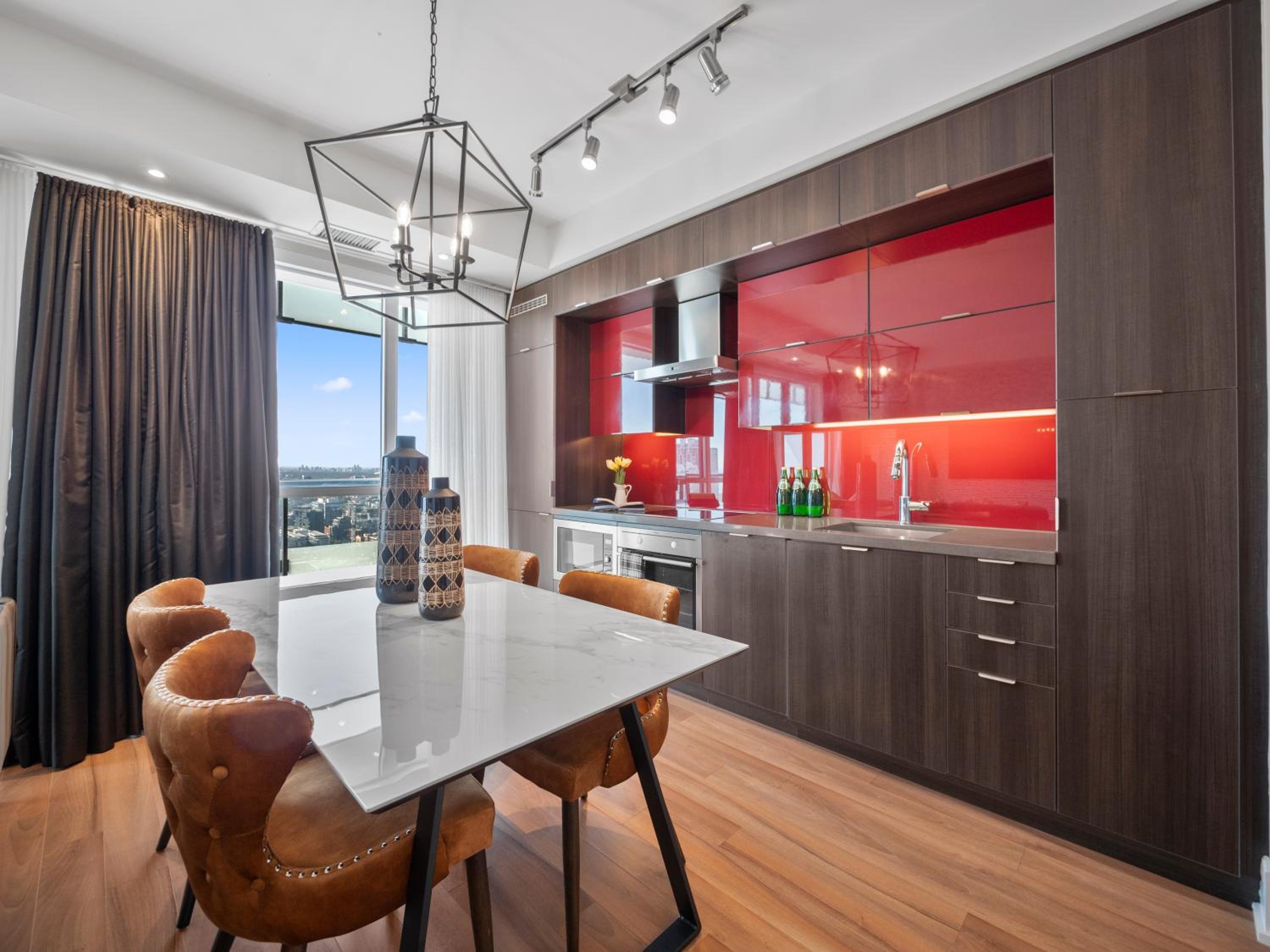 Stylish One Bedroom Suite - Entertainment District Toronto