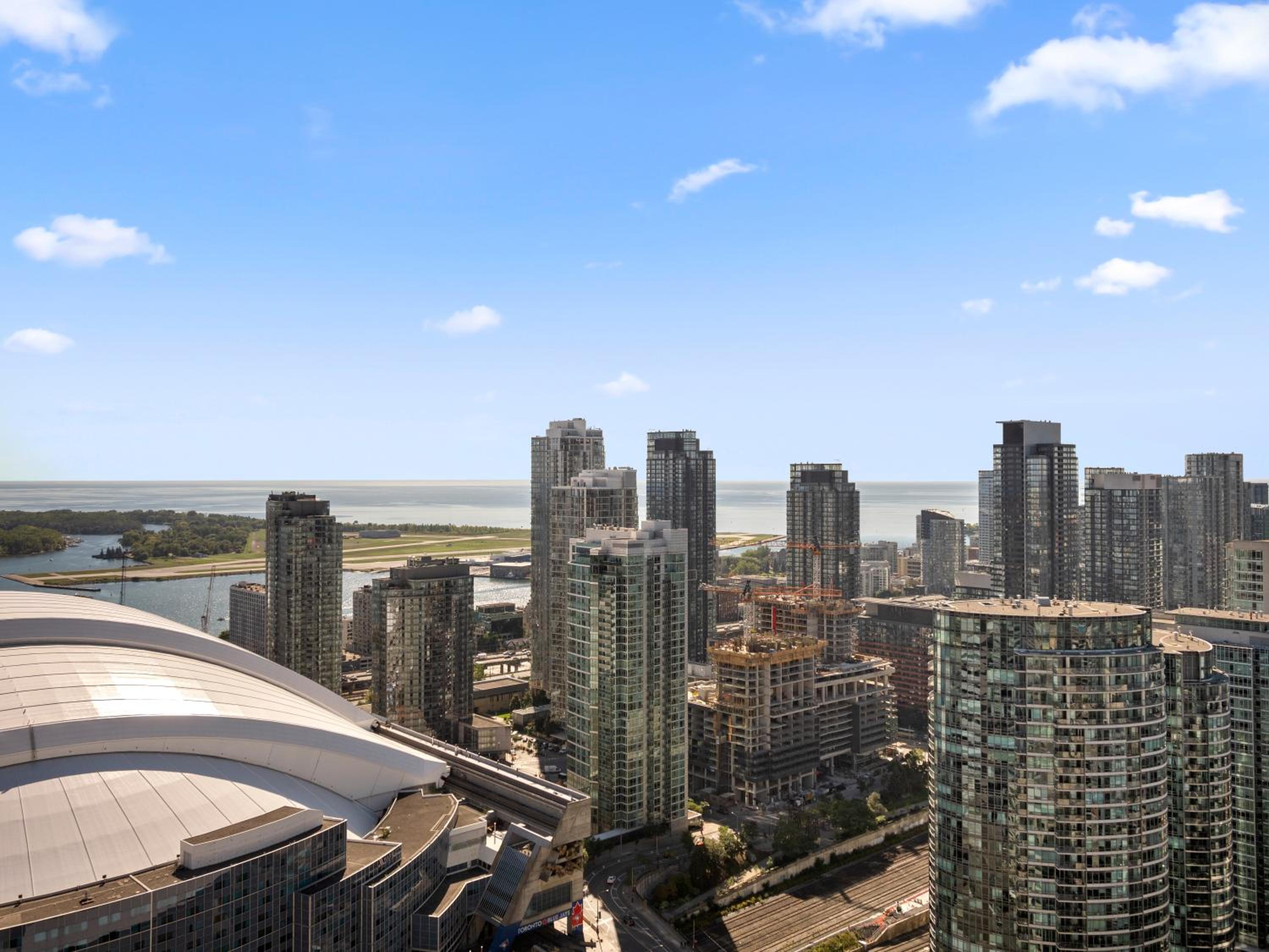 Stylish One Bedroom Suite - Entertainment District Toronto