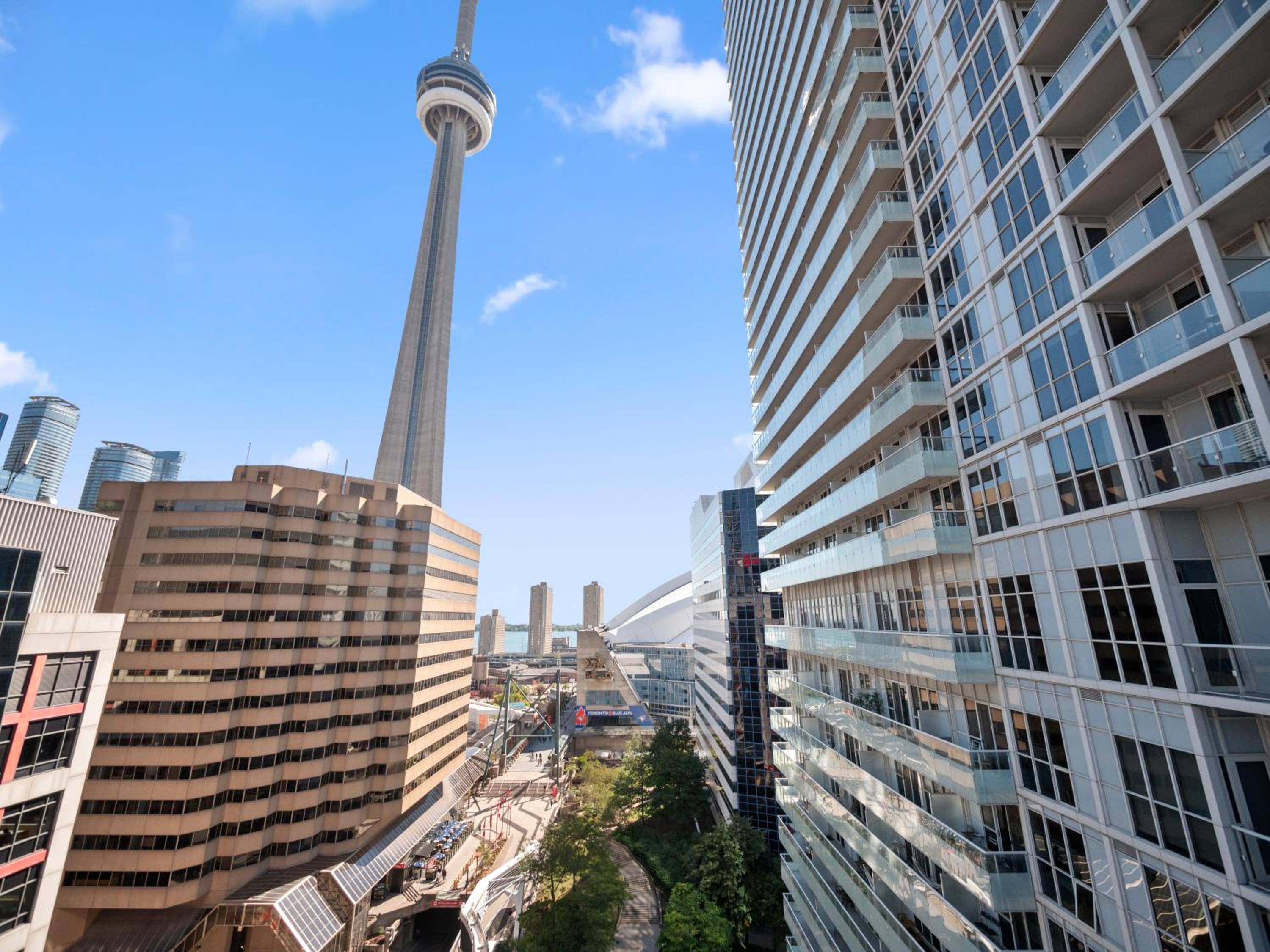 Stylish One Bedroom Suite - Entertainment District Toronto