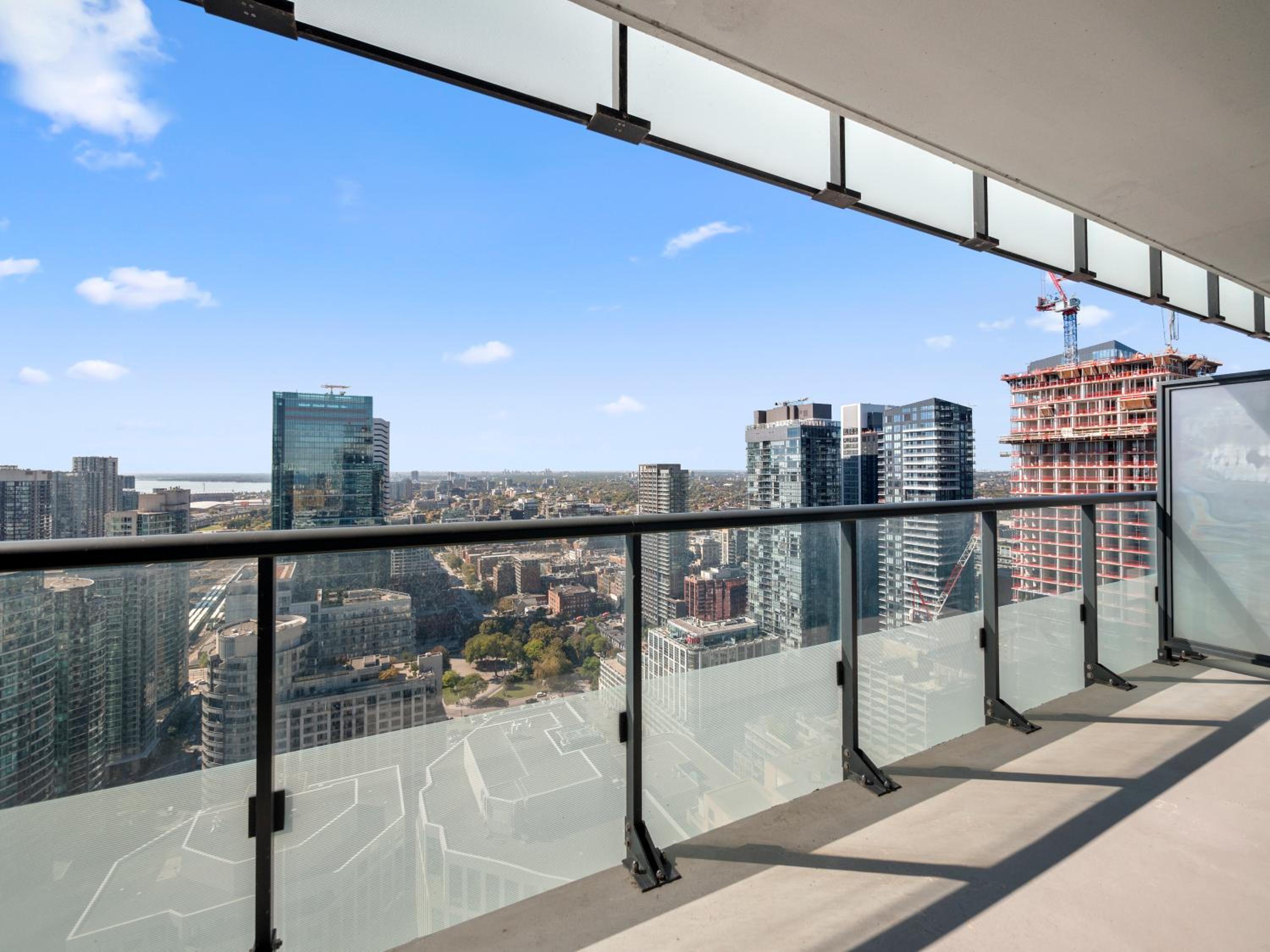 Stylish One Bedroom Suite - Entertainment District Toronto