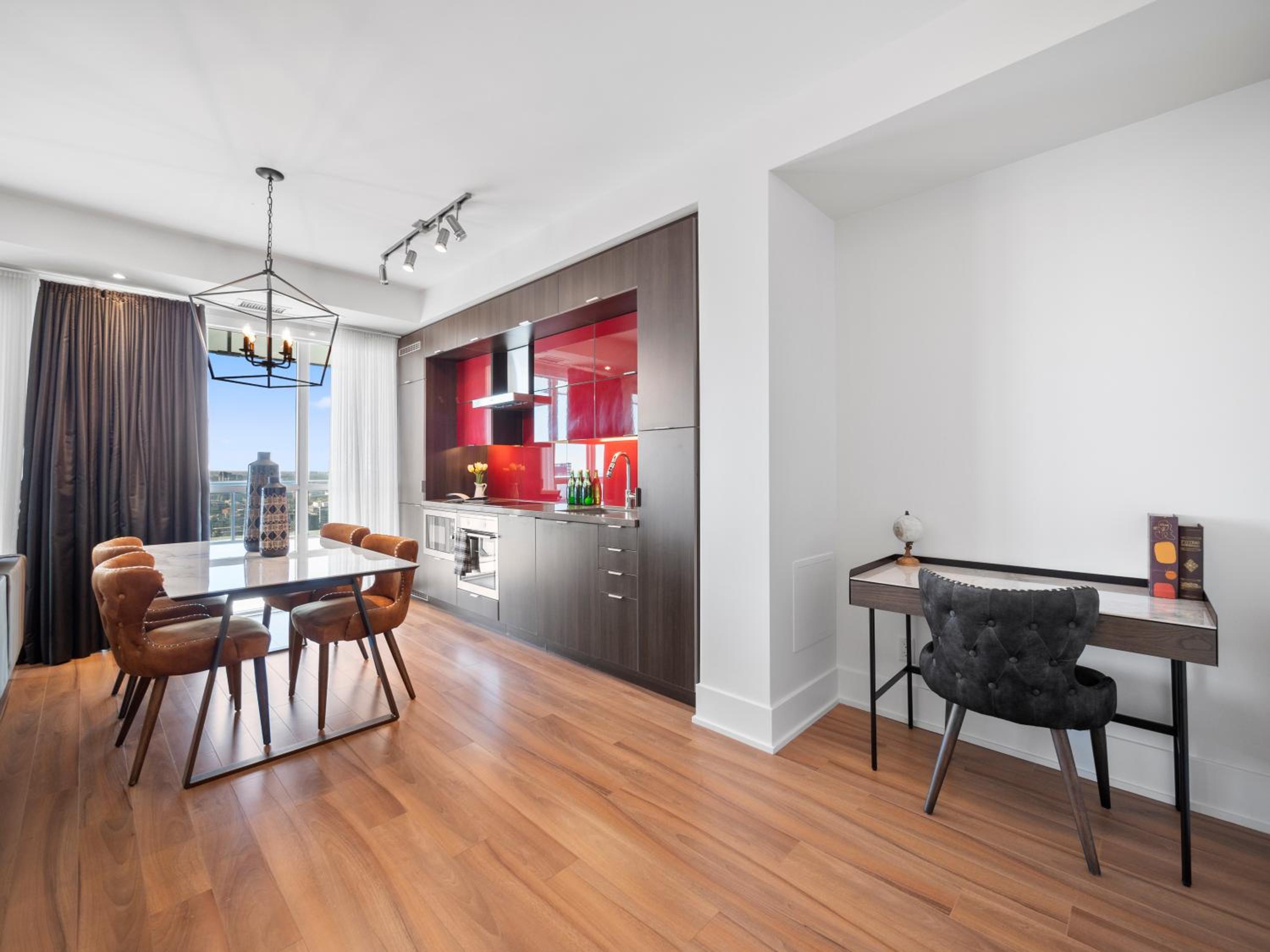 Stylish One Bedroom Suite - Entertainment District Toronto
