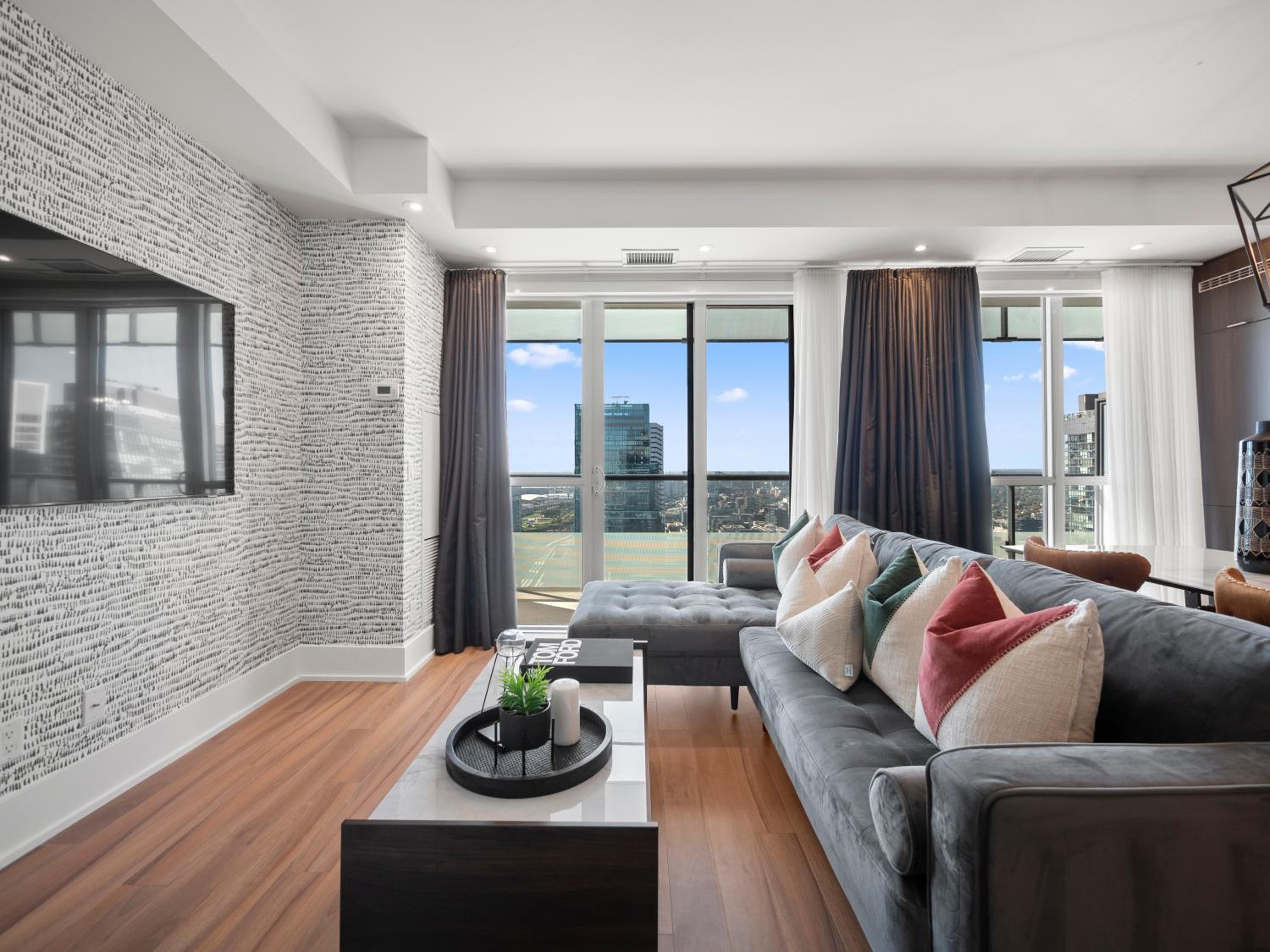 Stylish One Bedroom Suite - Entertainment District Toronto