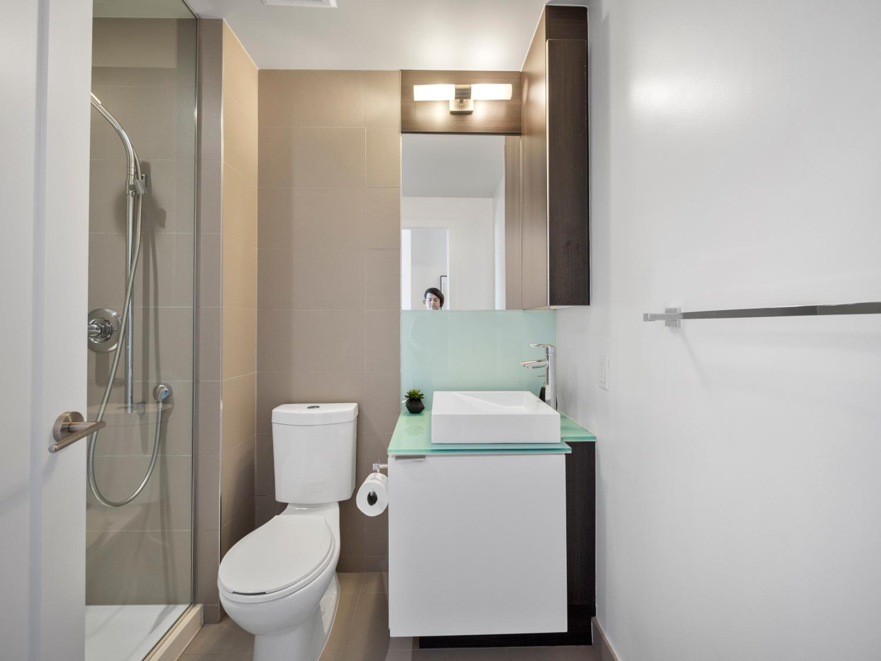 Stylish One Bedroom Suite - Entertainment District Toronto