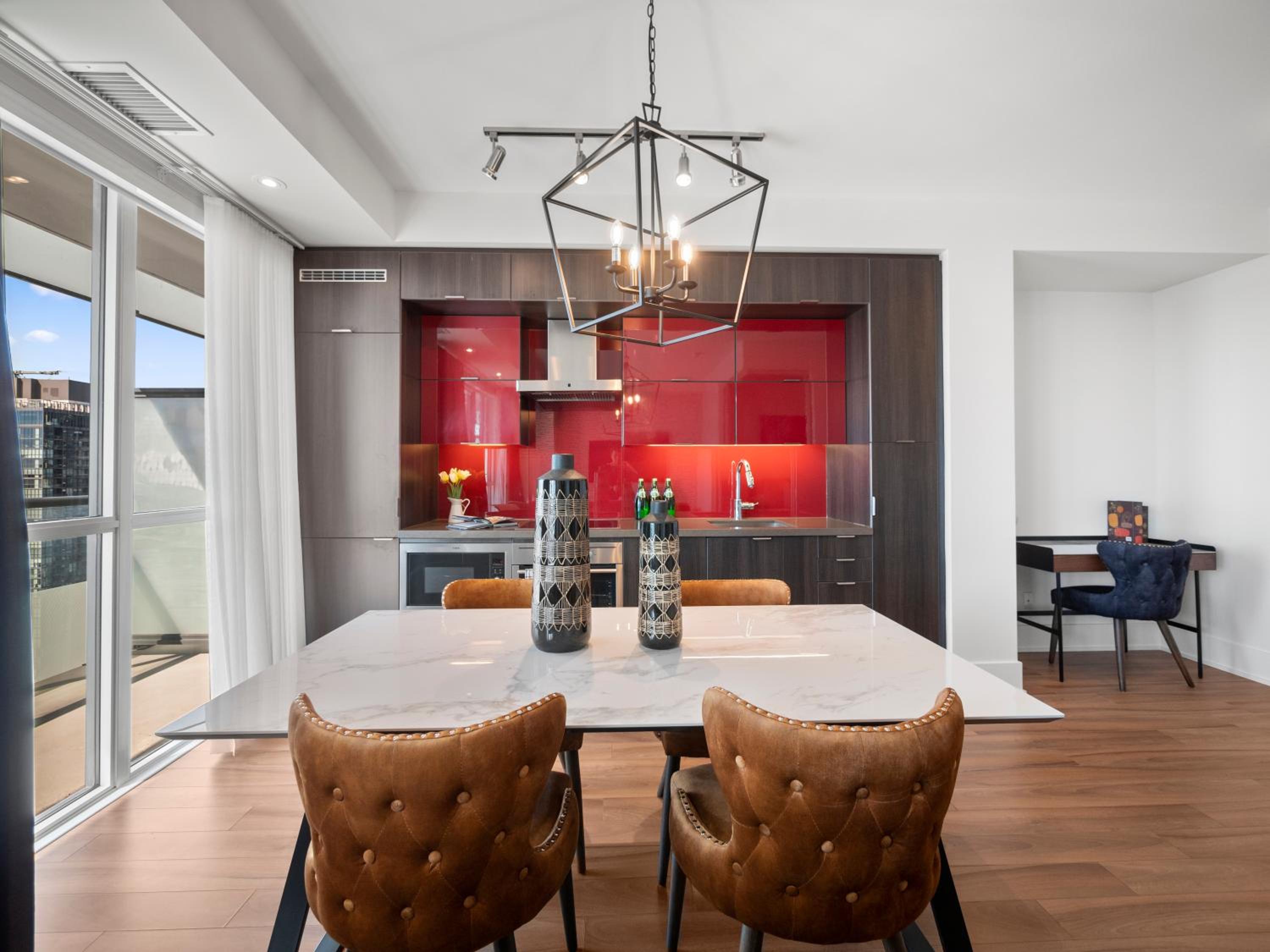 Stylish One Bedroom Suite - Entertainment District Toronto