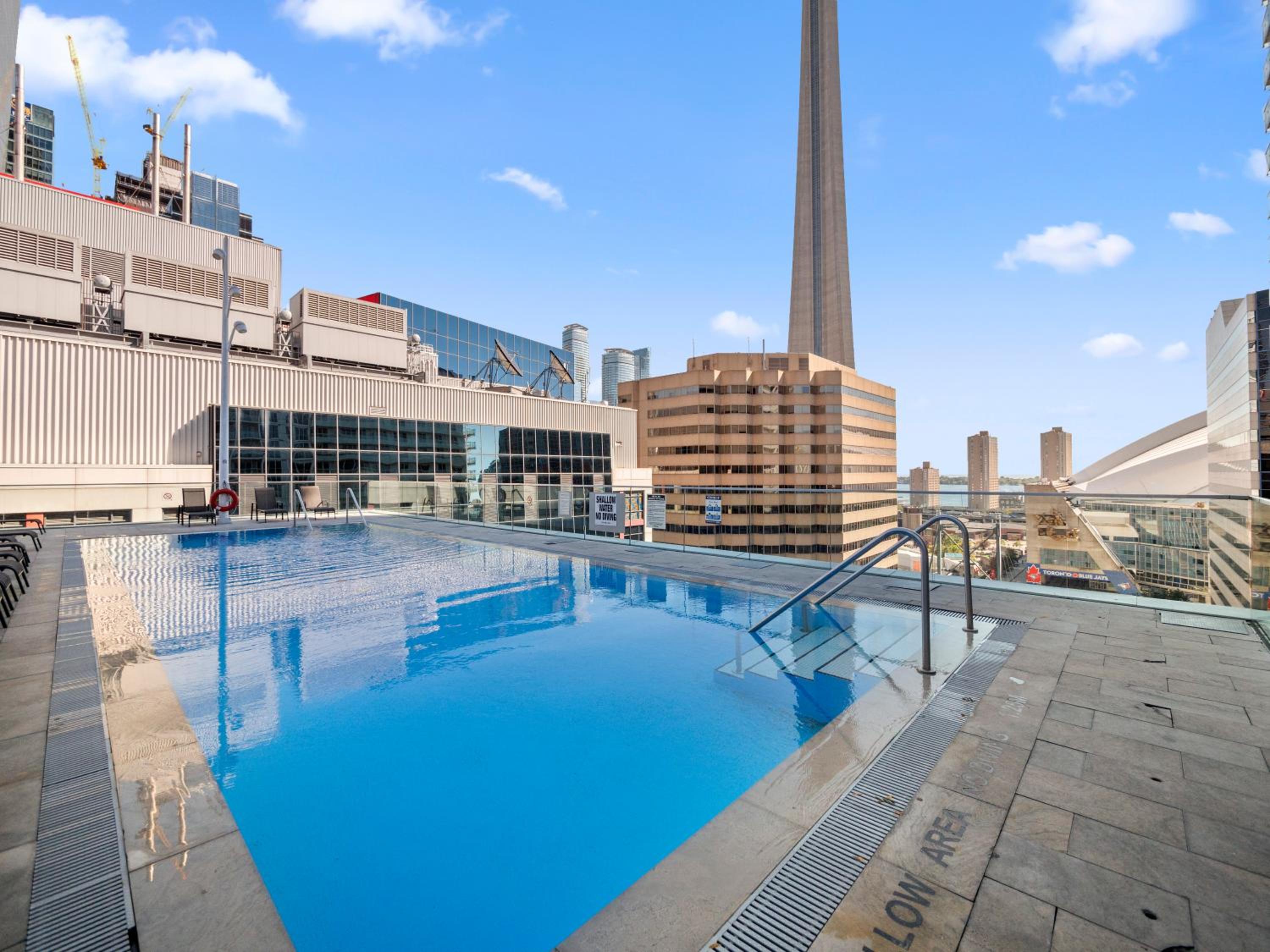 Stylish One Bedroom Suite - Entertainment District Toronto