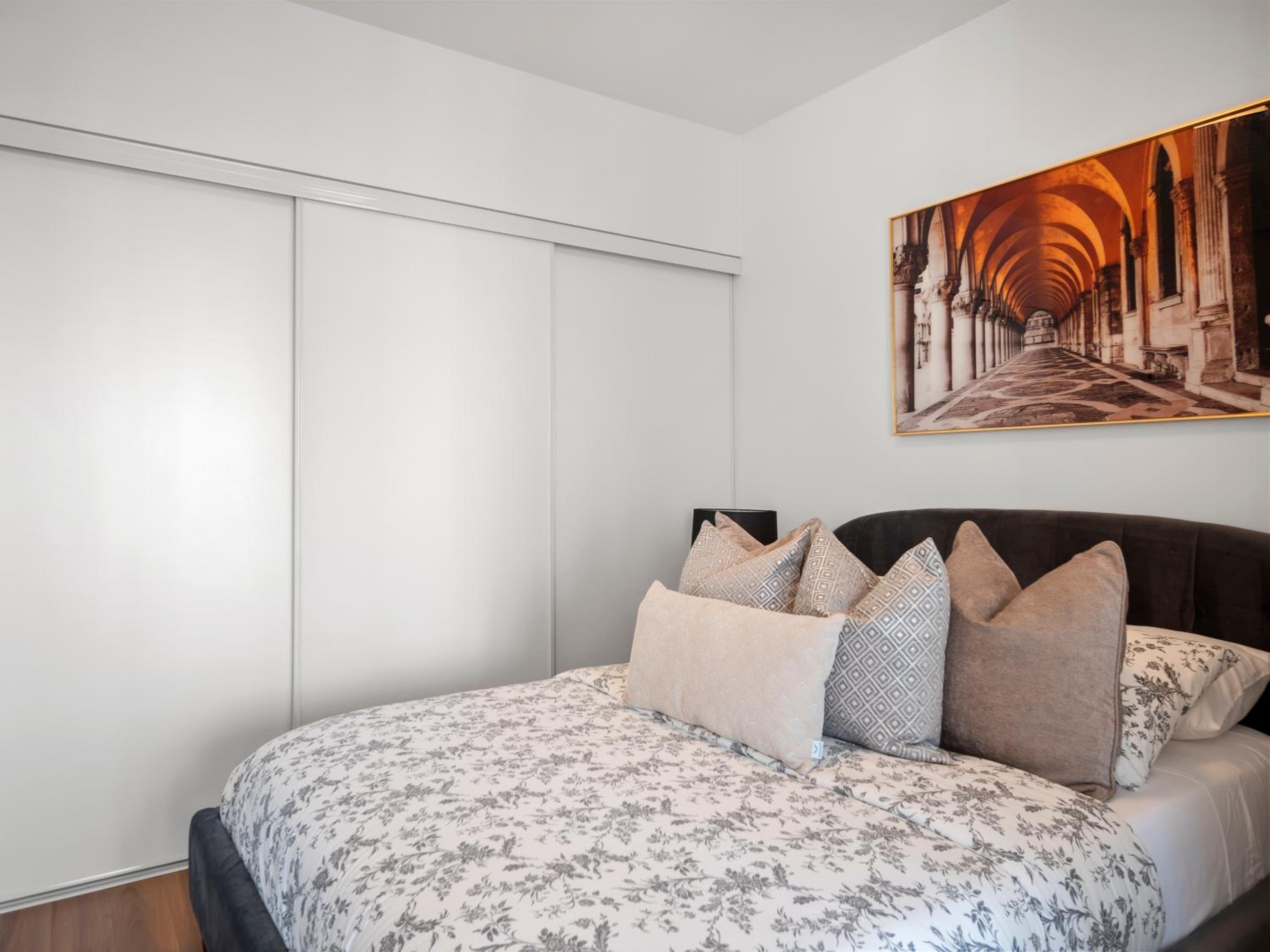 Stylish One Bedroom Suite - Entertainment District Toronto