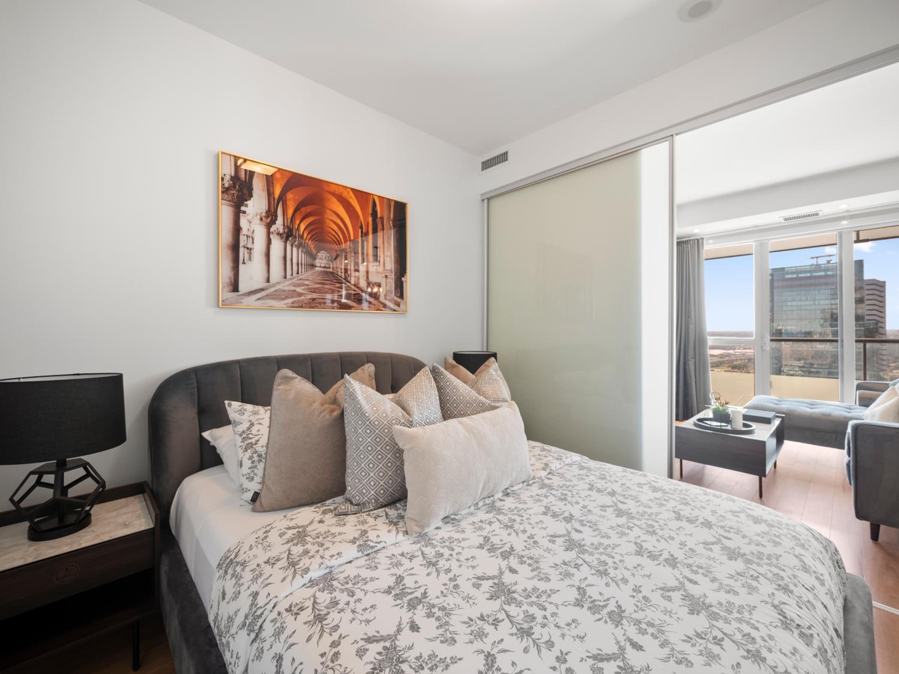 Stylish One Bedroom Suite - Entertainment District Toronto