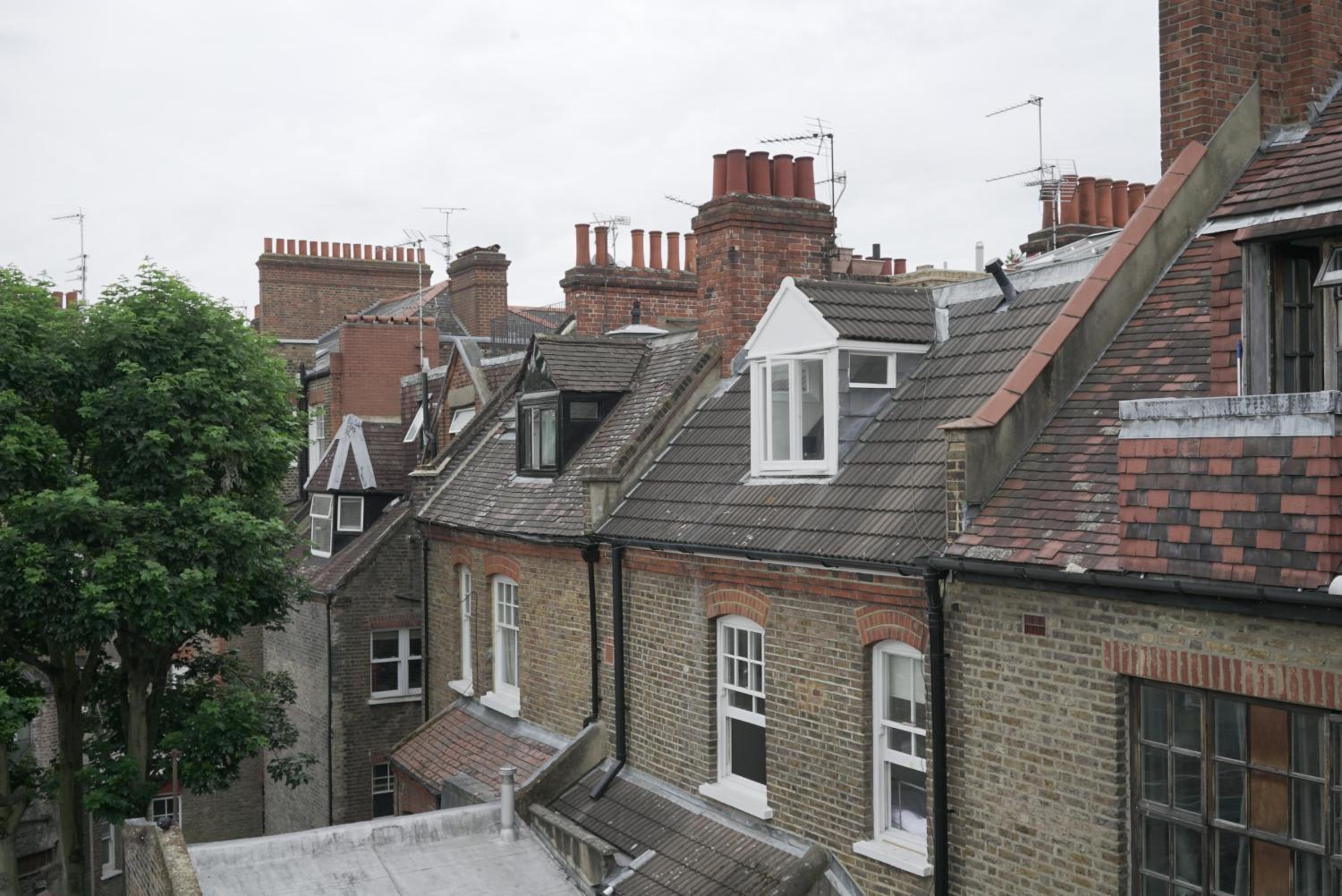 Modern flat & balcony in historic West Kensington