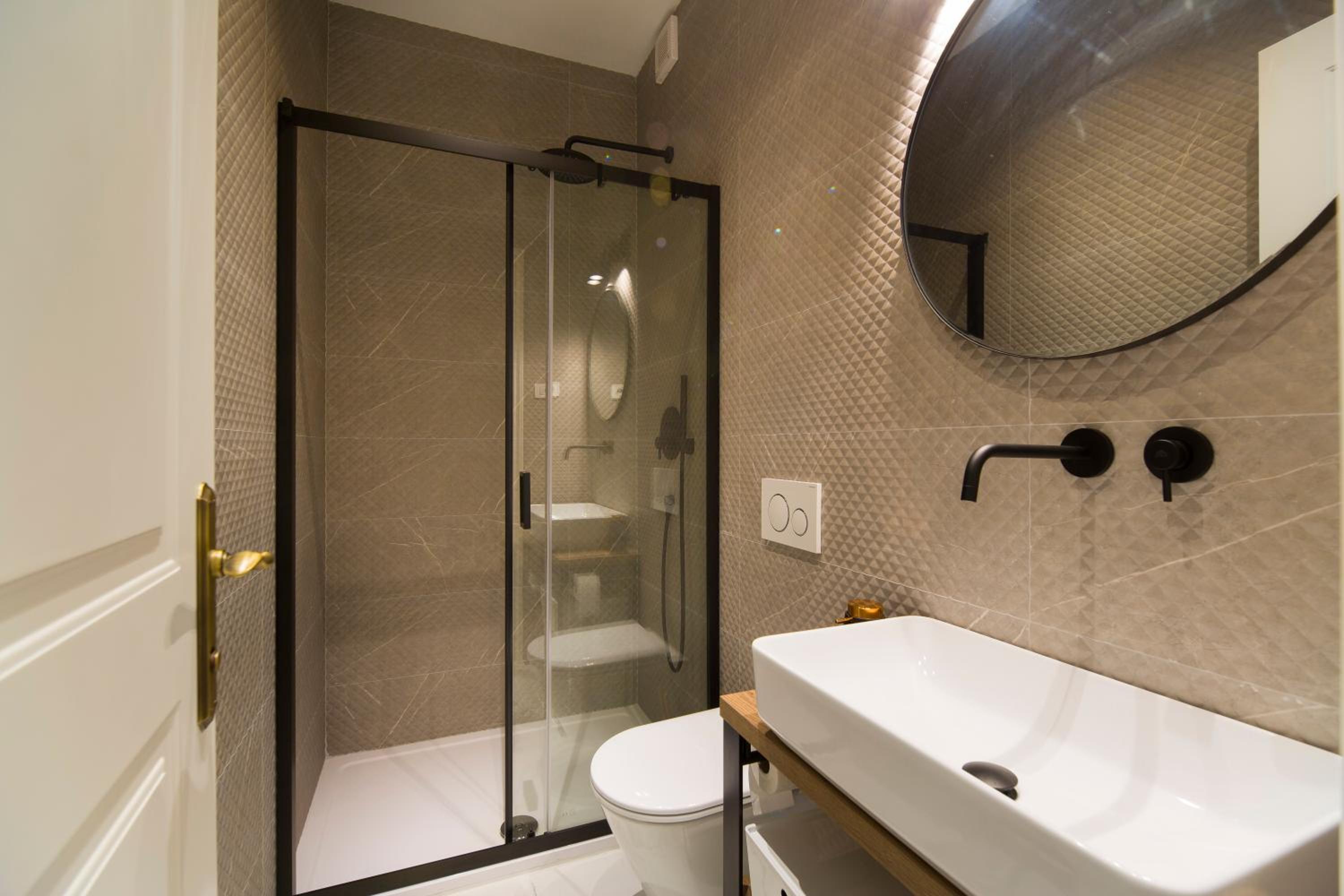Split Vacations - Melius Apartment Split - Property Image 2