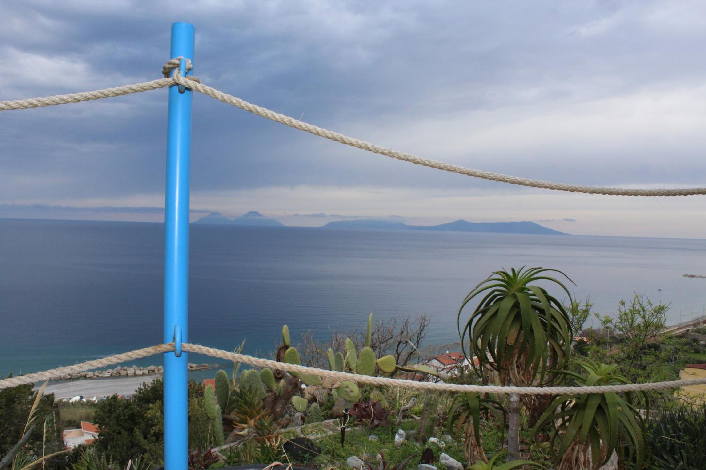 Casa Spisidda Appartamento "Panarea" per 4 persone con vista sulle Eolie view 3