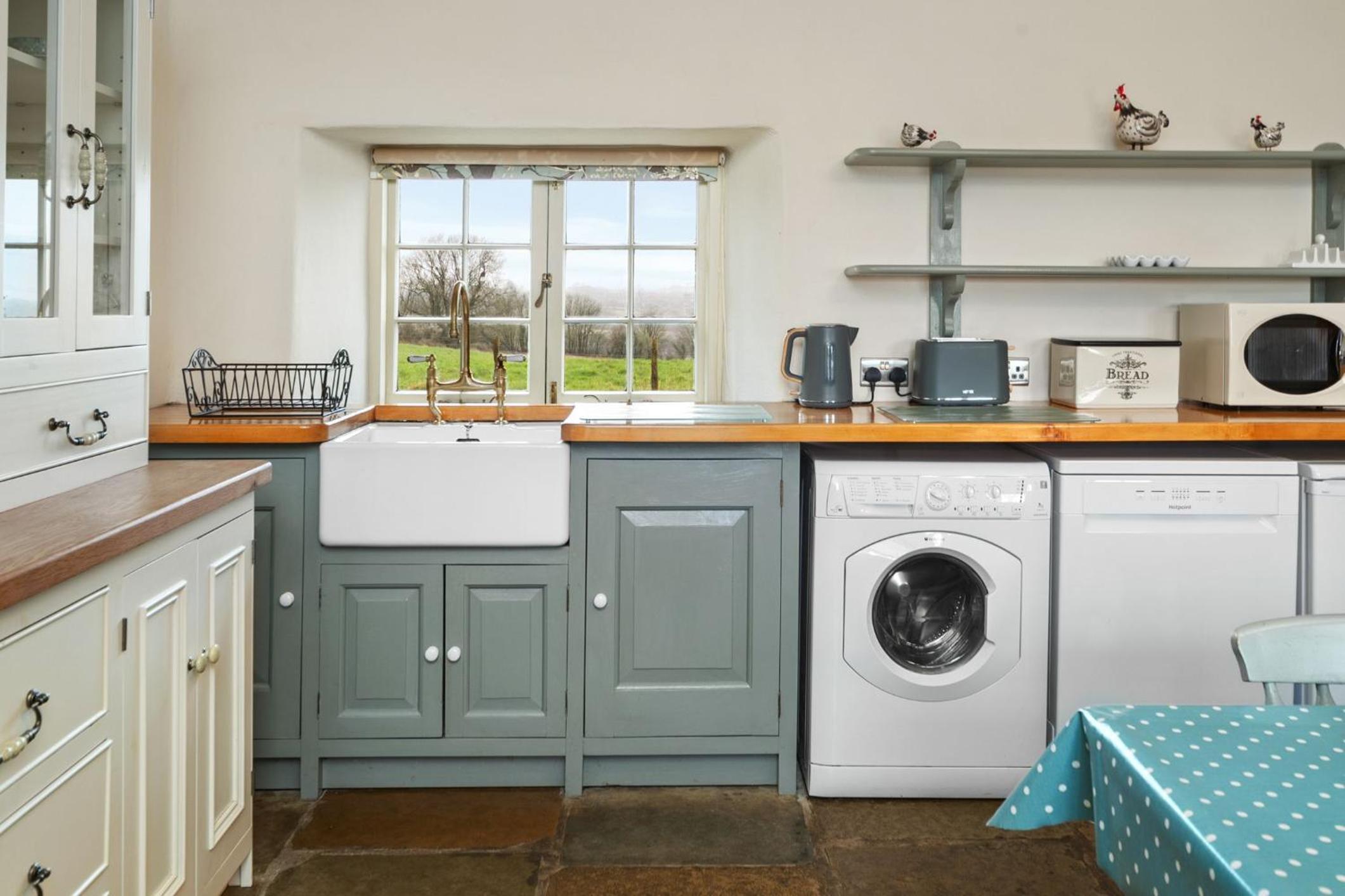 Oysterlow - A beautiful country cottage with estuary views and enclosed garden