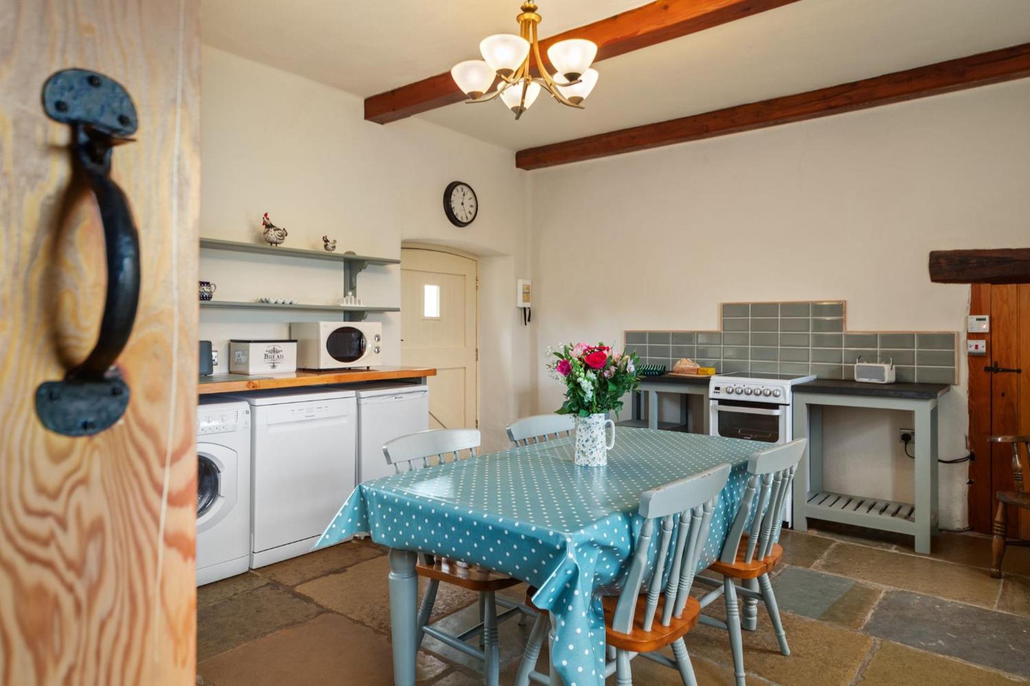Oysterlow - A beautiful country cottage with estuary views and enclosed garden