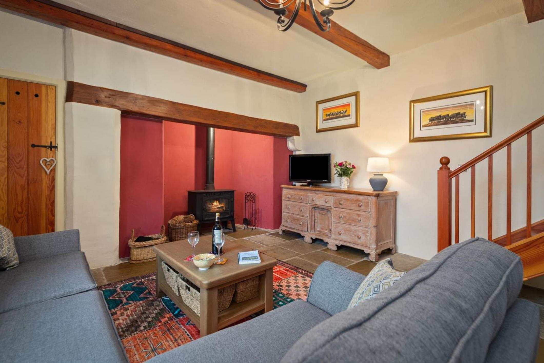 Oysterlow - A beautiful country cottage with estuary views and enclosed garden