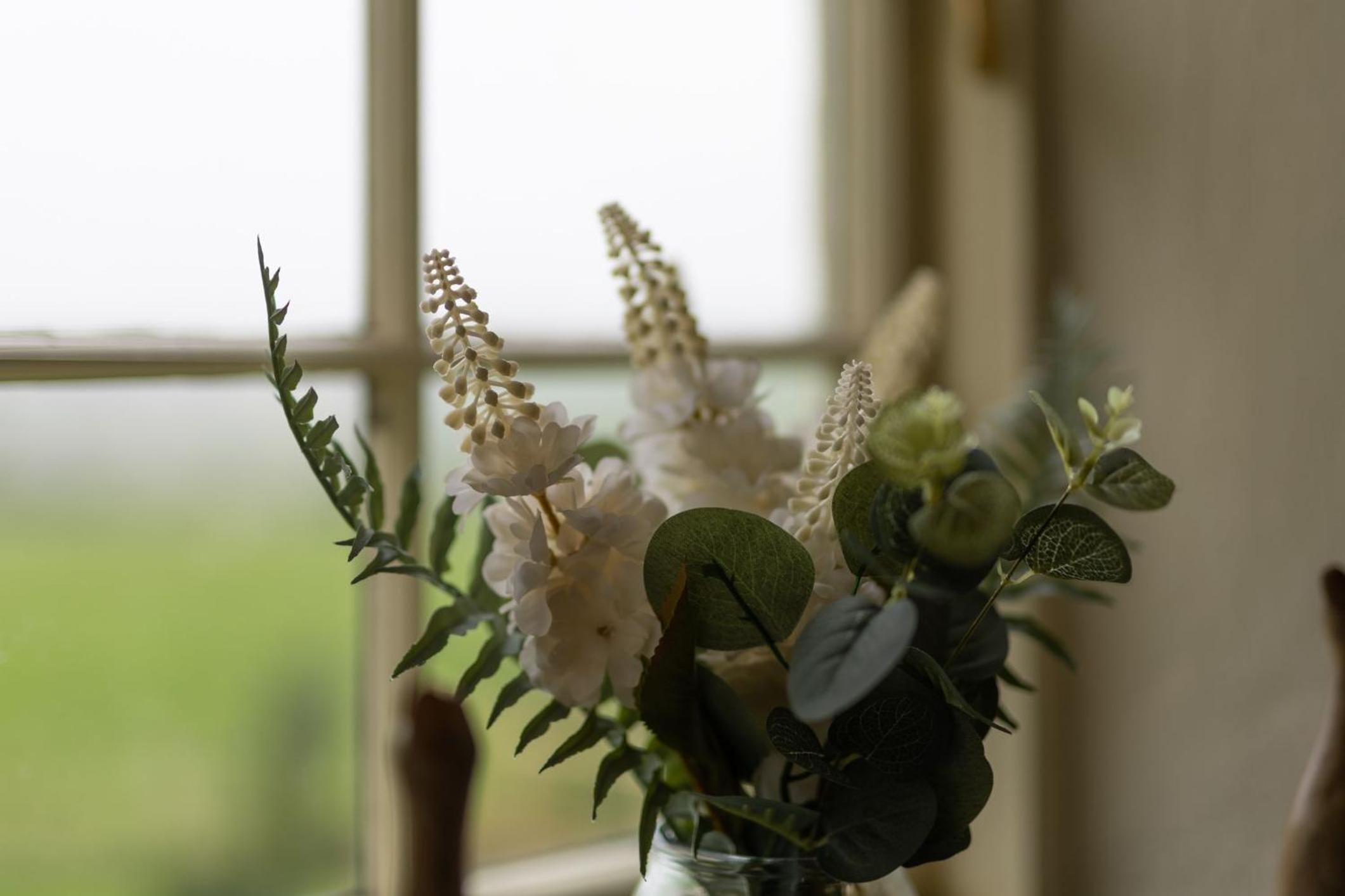 Oysterlow - A beautiful country cottage with estuary views and enclosed garden