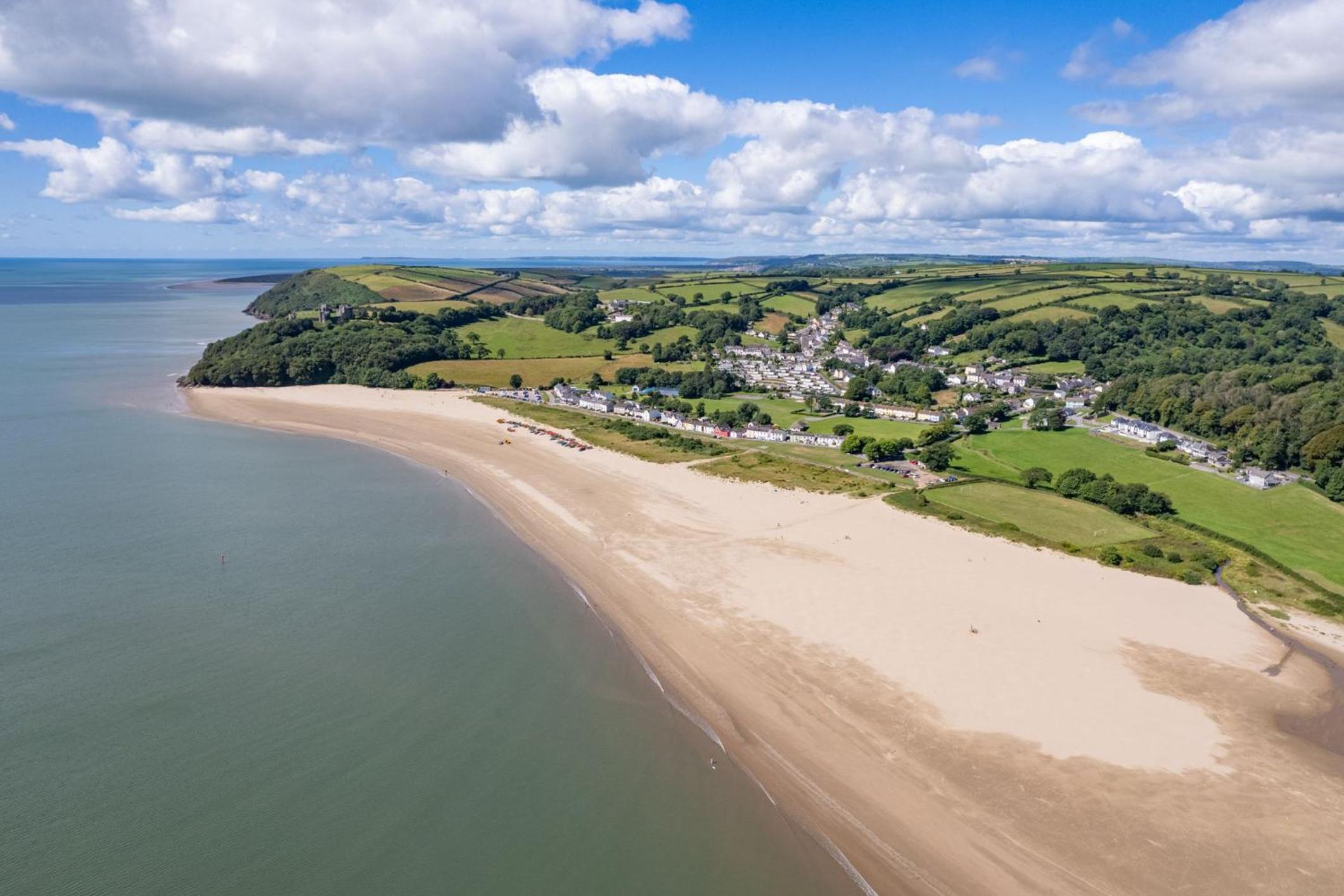 Oysterlow - A beautiful country cottage with estuary views and enclosed garden