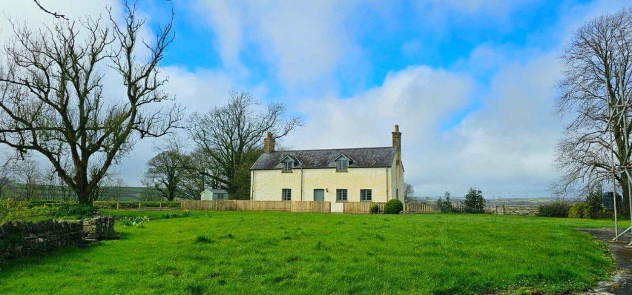 Oysterlow - A beautiful country cottage with estuary views and enclosed garden