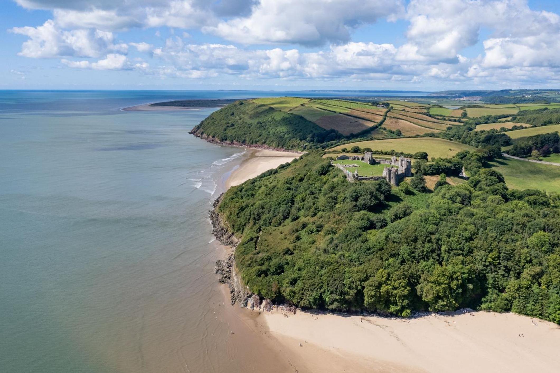 Oysterlow - A beautiful country cottage with estuary views and enclosed garden