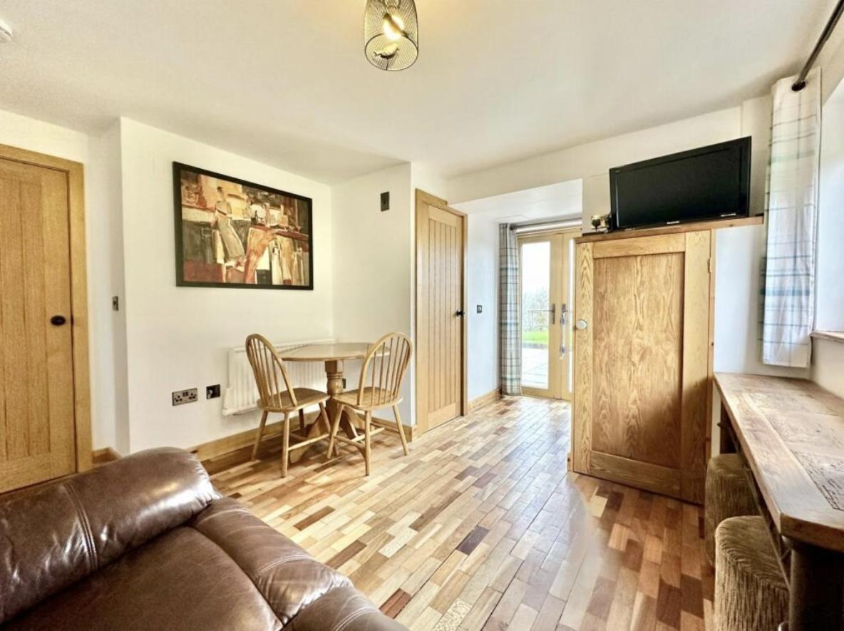 Guyscliffe Farm Apartment