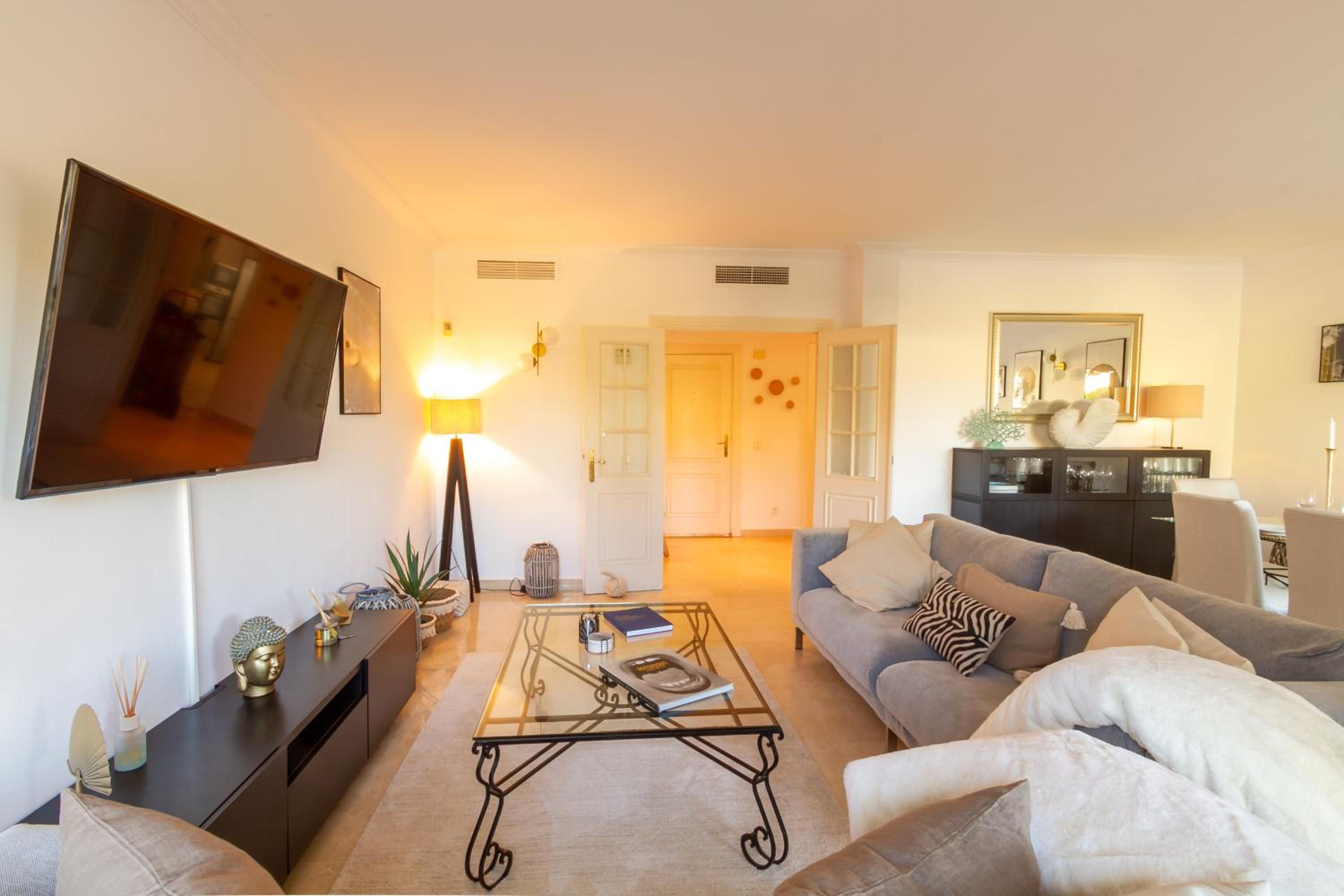 MARBELLA BANUS SUITES - La Quinta Hills Townhouse Double Terrace