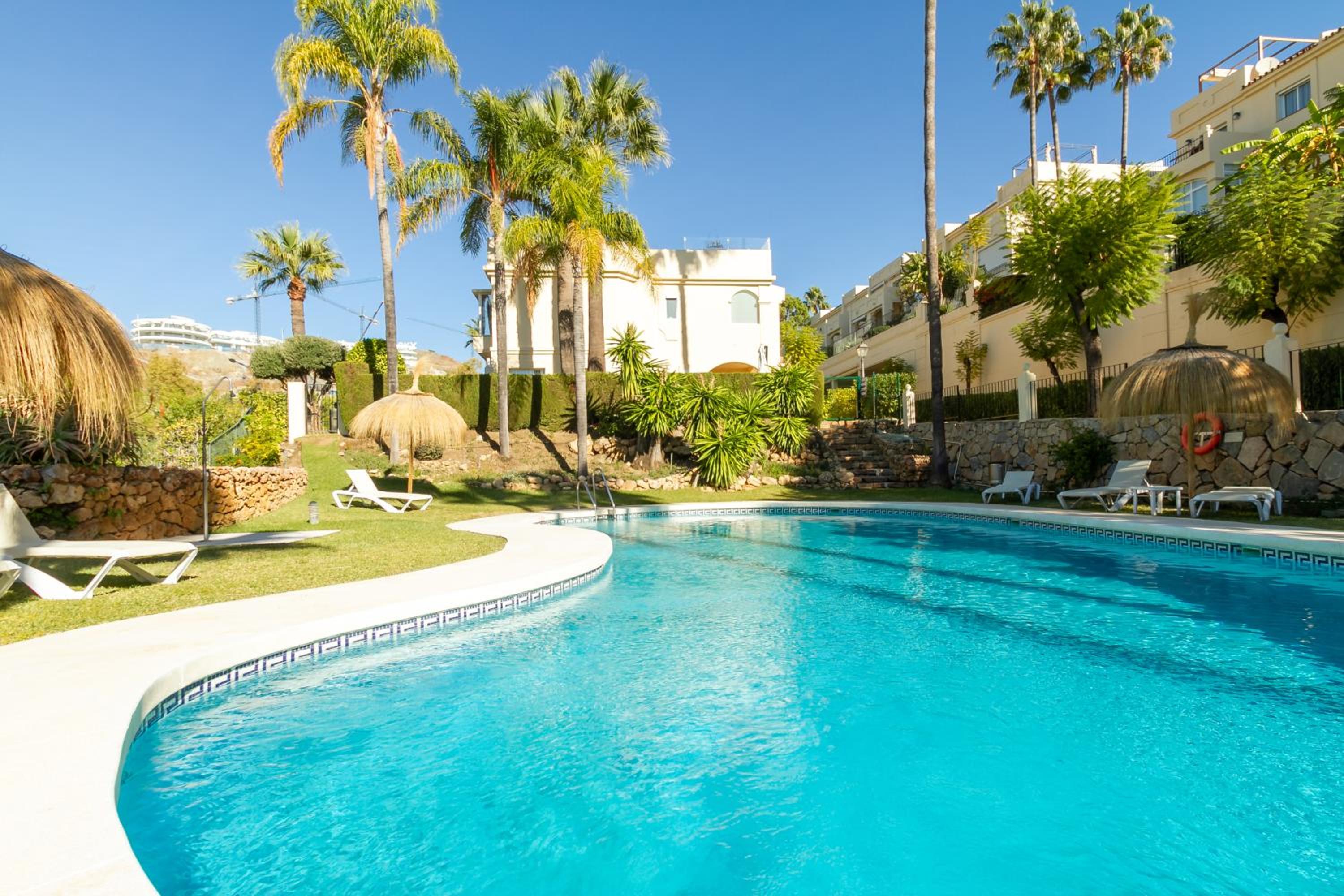 MARBELLA BANUS SUITES - La Quinta Hills Townhouse Double Terrace
