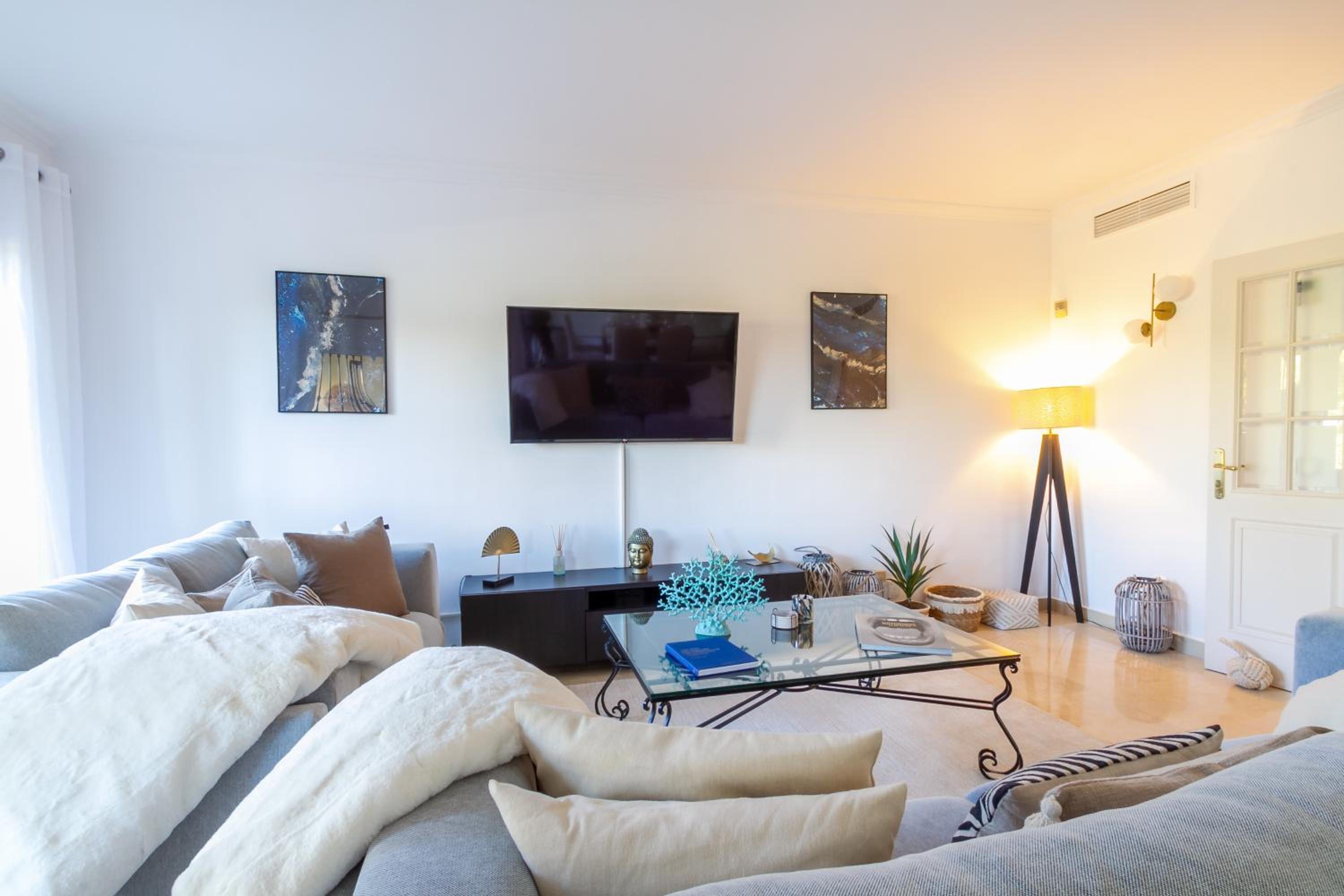 MARBELLA BANUS SUITES - La Quinta Hills Townhouse Double Terrace