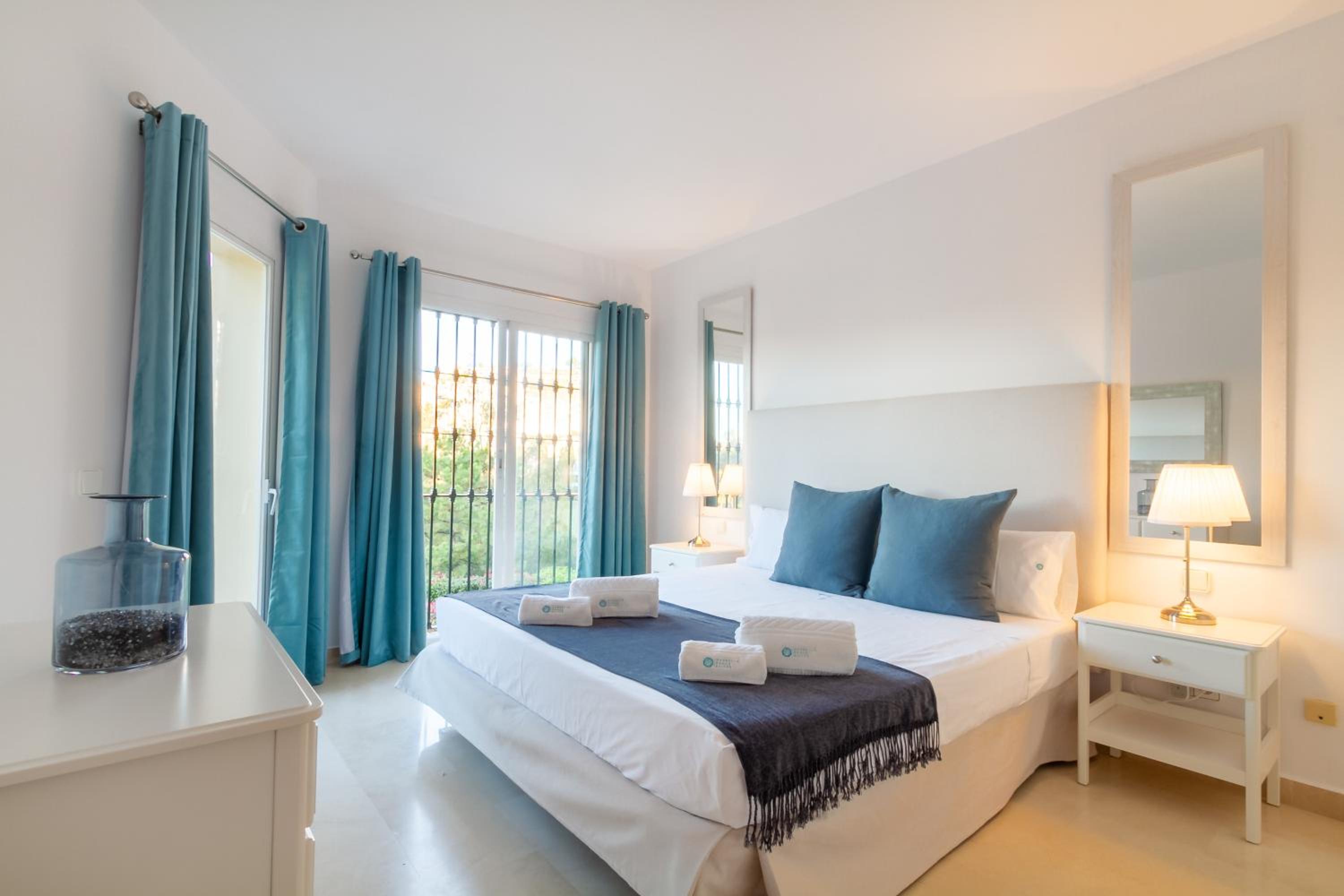 MARBELLA BANUS SUITES - La Quinta Hills Townhouse Double Terrace