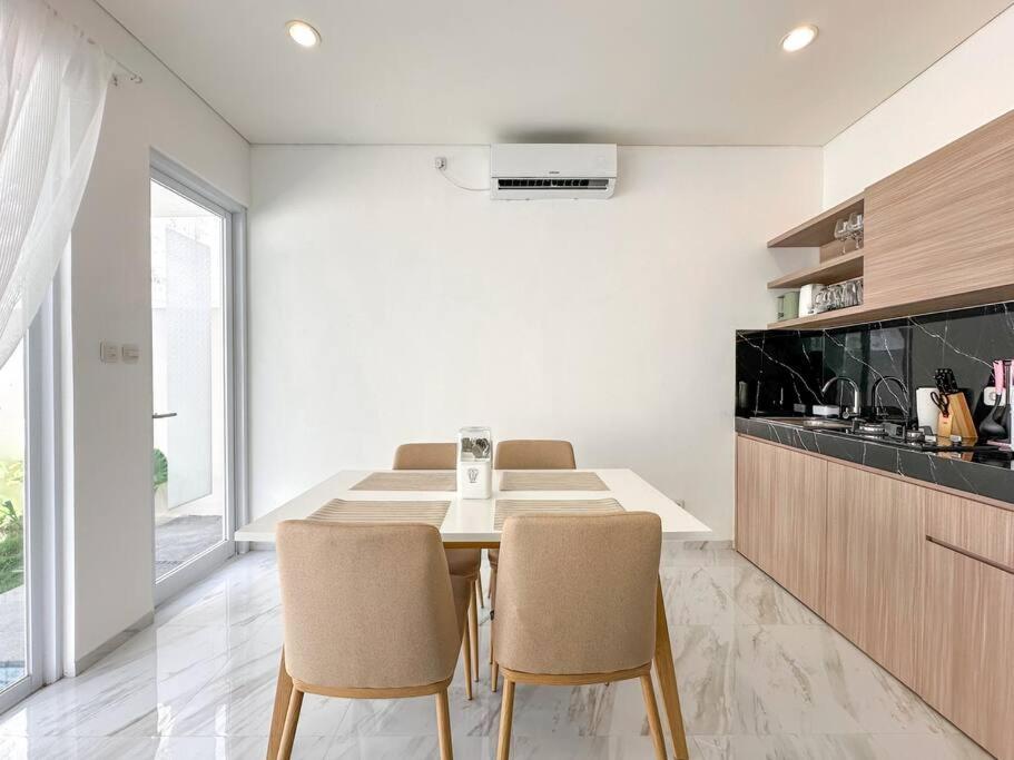 Villa La Buena Vida Modern Style