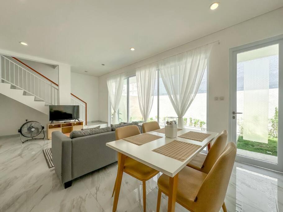 Villa La Buena Vida Modern Style