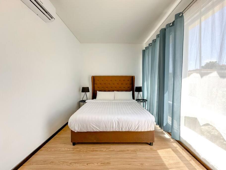 Villa La Buena Vida Modern Style