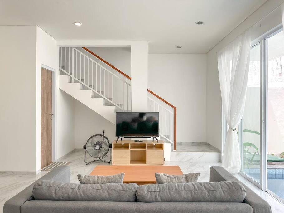 Villa La Buena Vida Modern Style