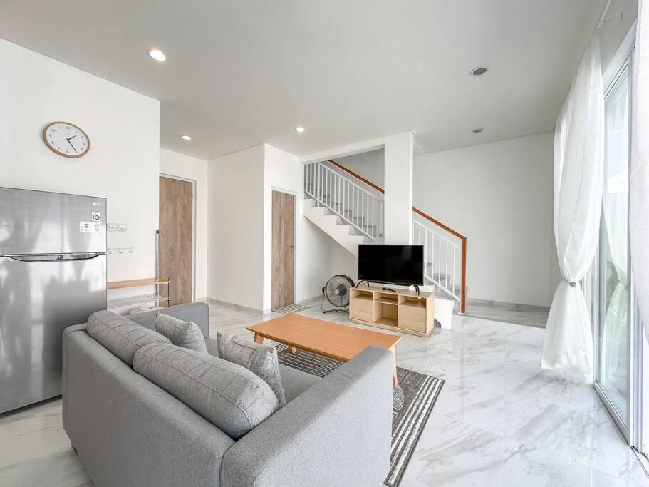 Villa La Buena Vida Modern Style