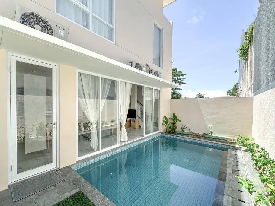 Villa La Buena Vida Modern Style