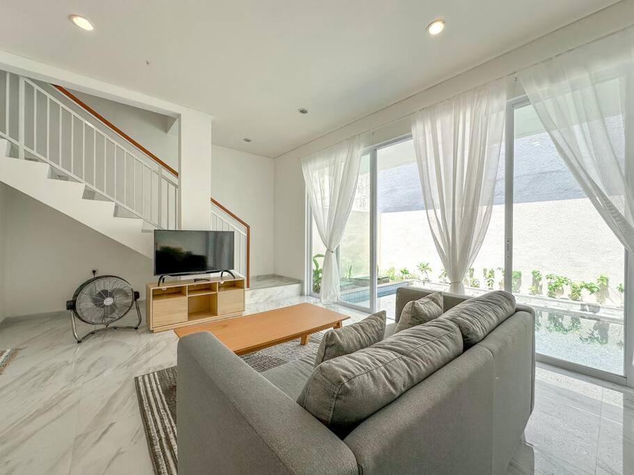 Villa La Buena Vida Modern Style