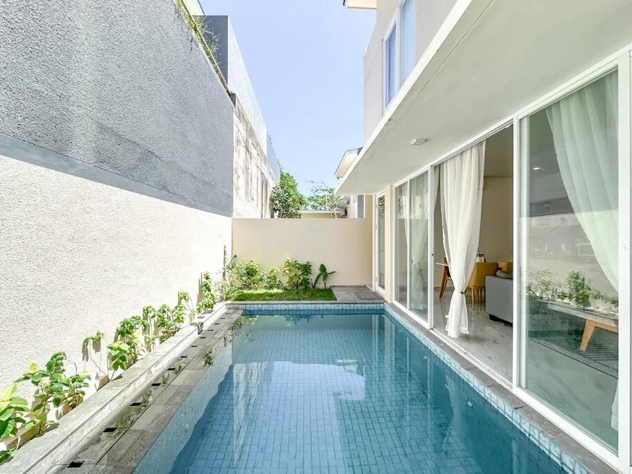 Villa La Buena Vida Modern Style
