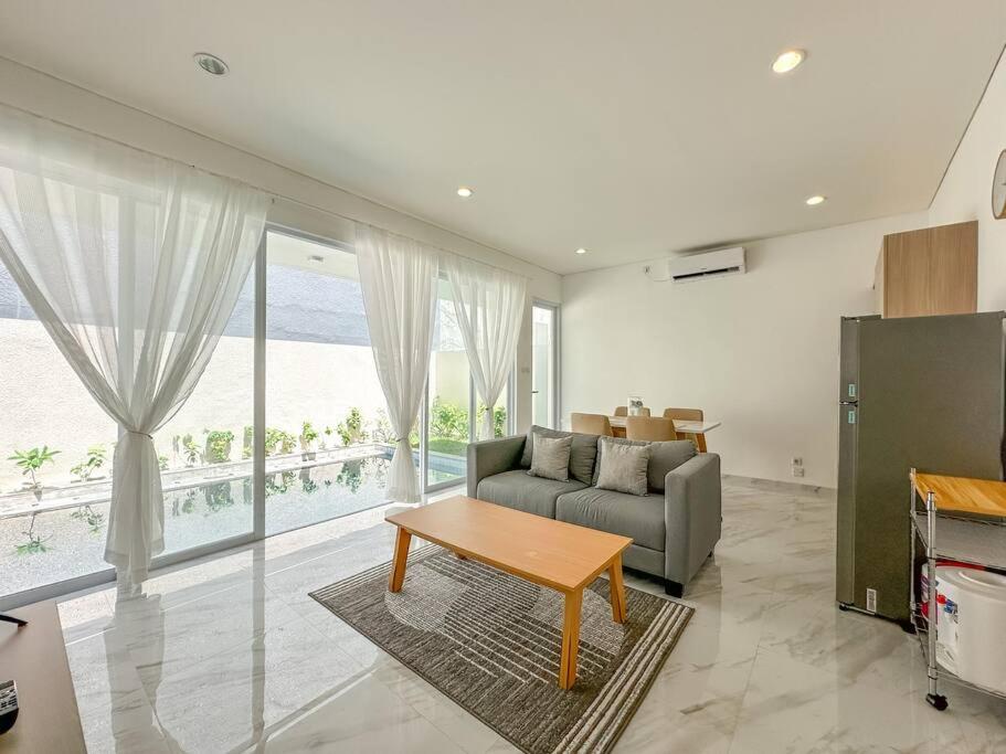 Villa La Buena Vida Modern Style