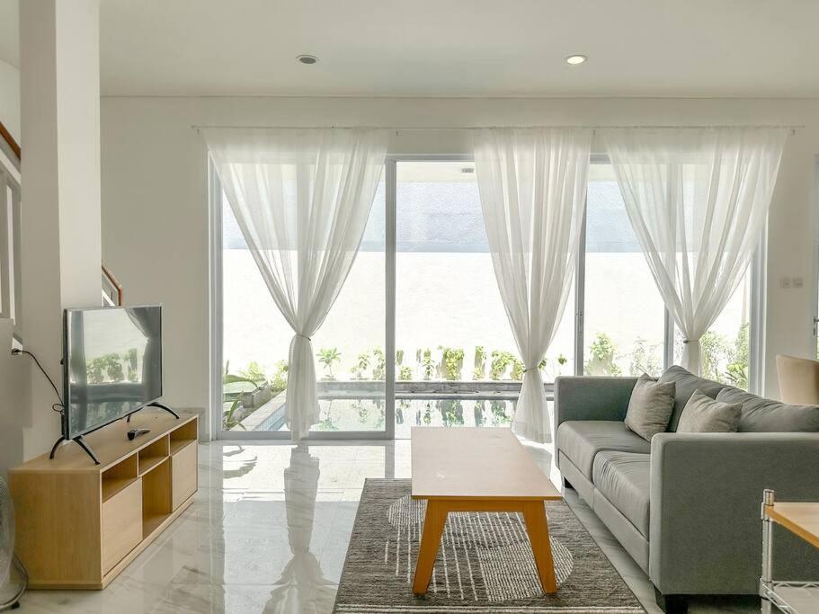 Villa La Buena Vida Modern Style