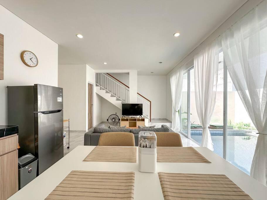 Villa La Buena Vida Modern Style