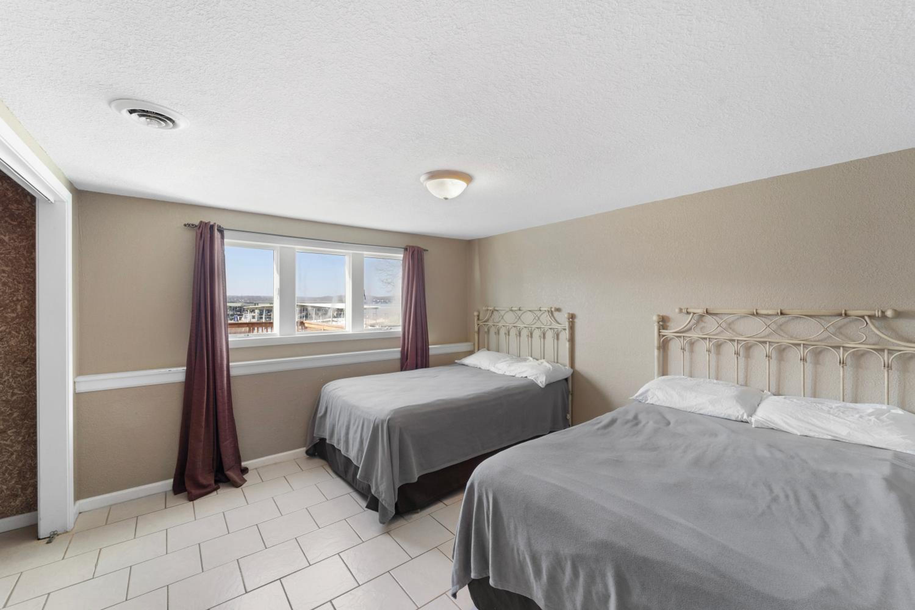 Palace Sleep 20- Bachelor/Bachelorette Parties Welcome! view 3