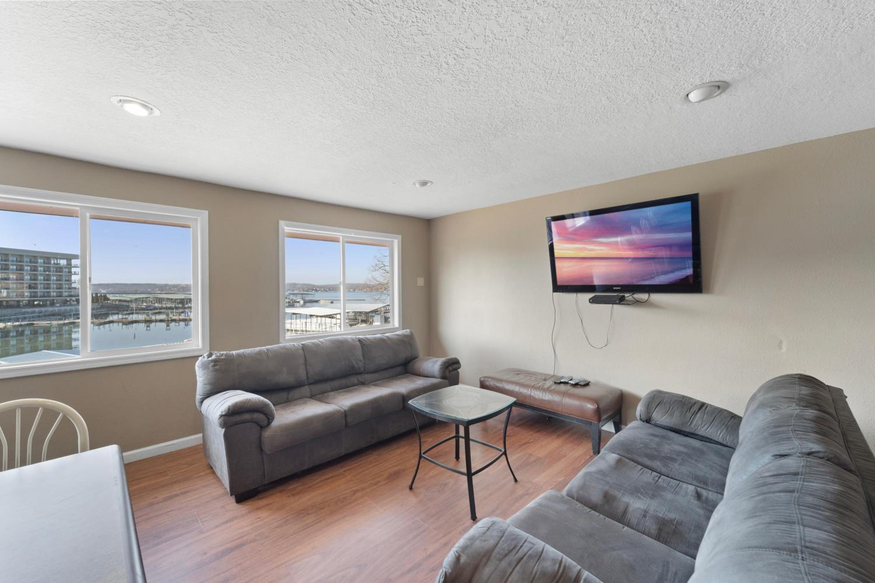 Palace Sleep 20- Bachelor/Bachelorette Parties Welcome! view 5