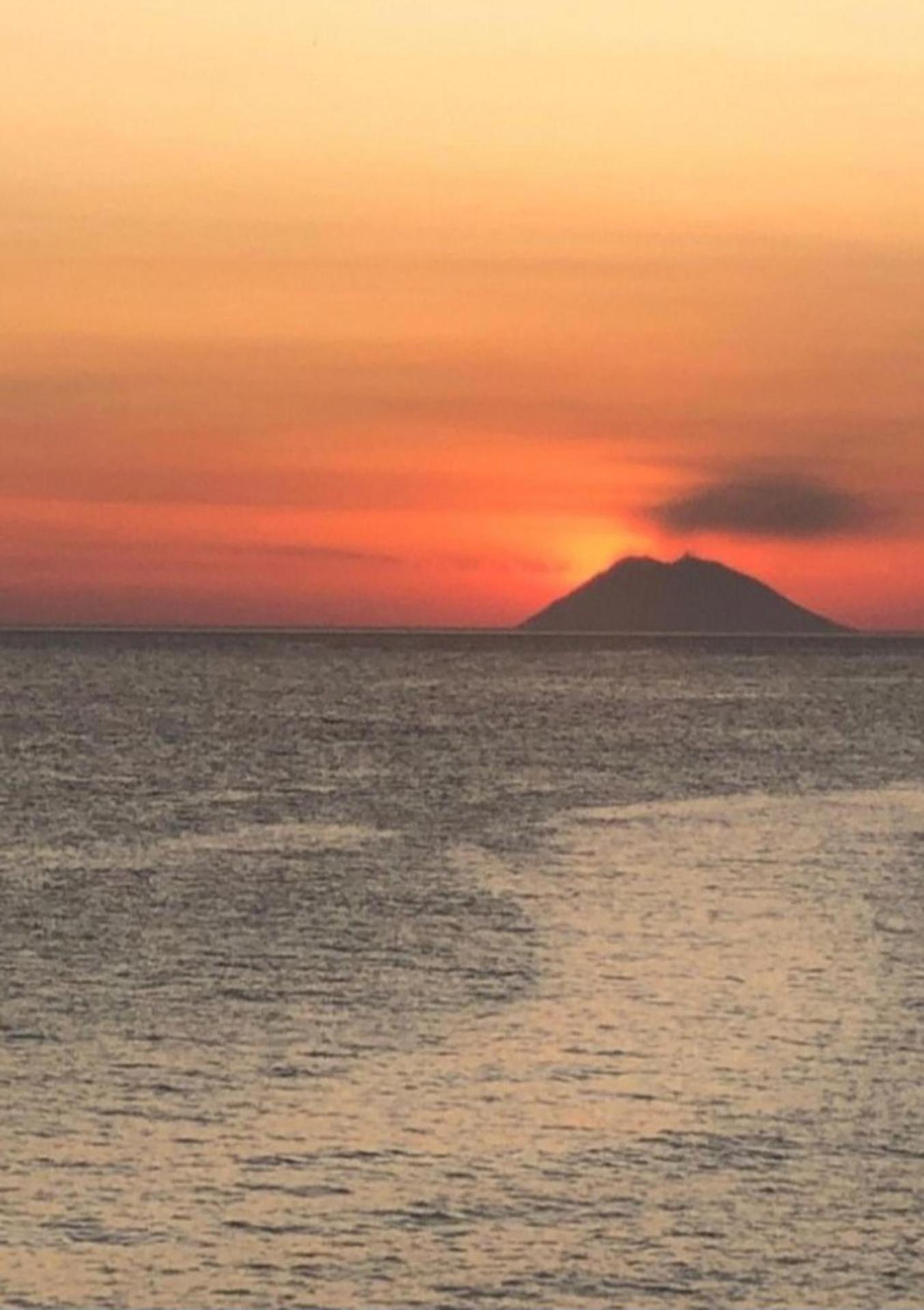 Balcony-Golfo di Gioia-SunsetViews-AuthenticItaly