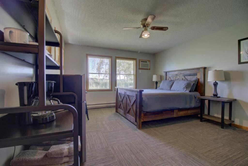 Spitzer Lake Escape to a Studio Style Cottage