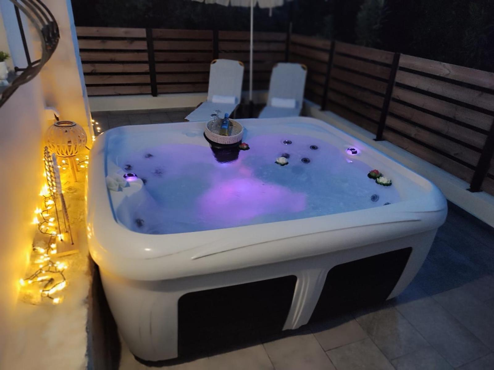 Relaxing StoneHouse Kamara with Jacuzzi