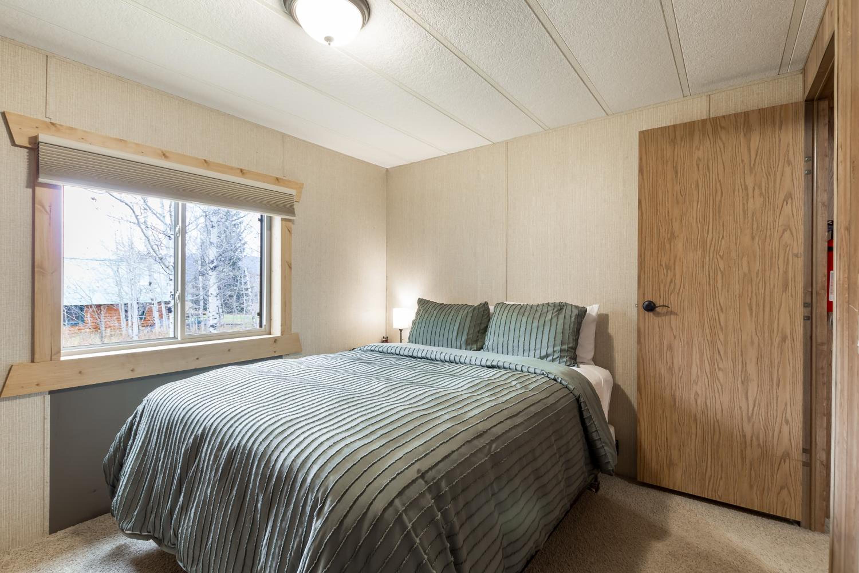 New Listing, Lakeview, Quiet, and Serene Relaxation, Dog Friendly, Sleeps 6 view 4